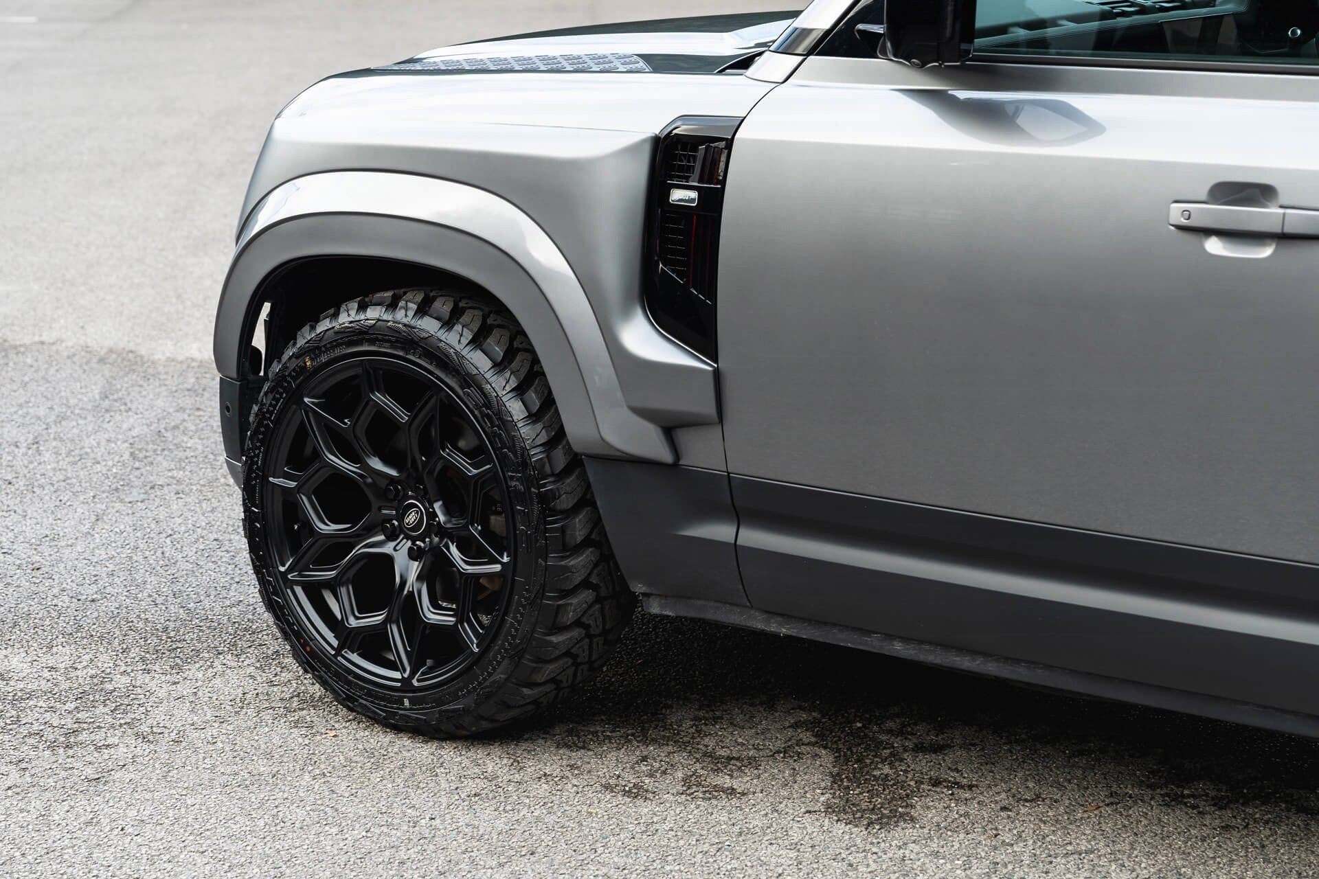 Land Rover Defender 110 7 Seat Gallery Image