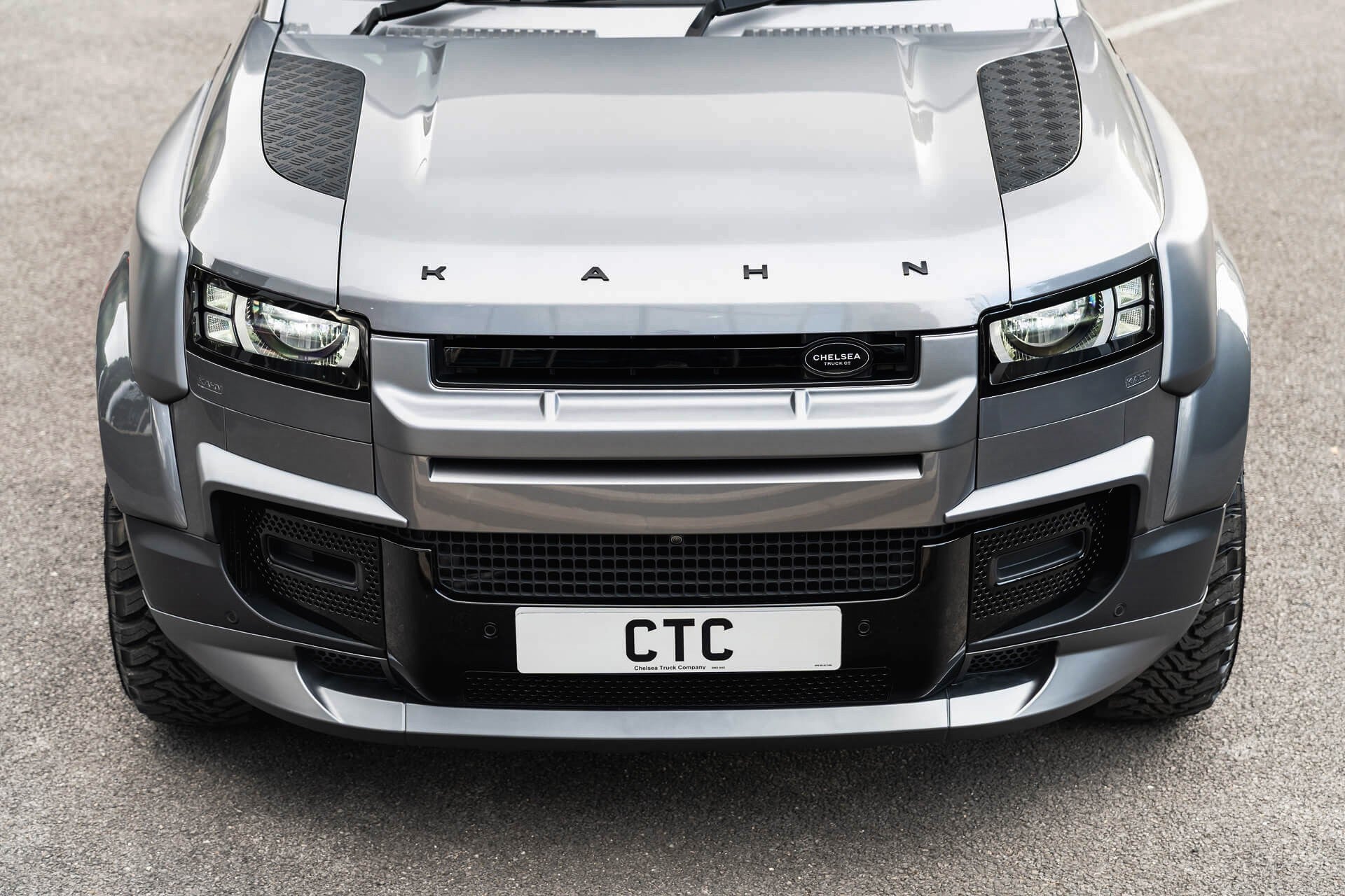 Land Rover Defender 110 7 Seat Gallery Image