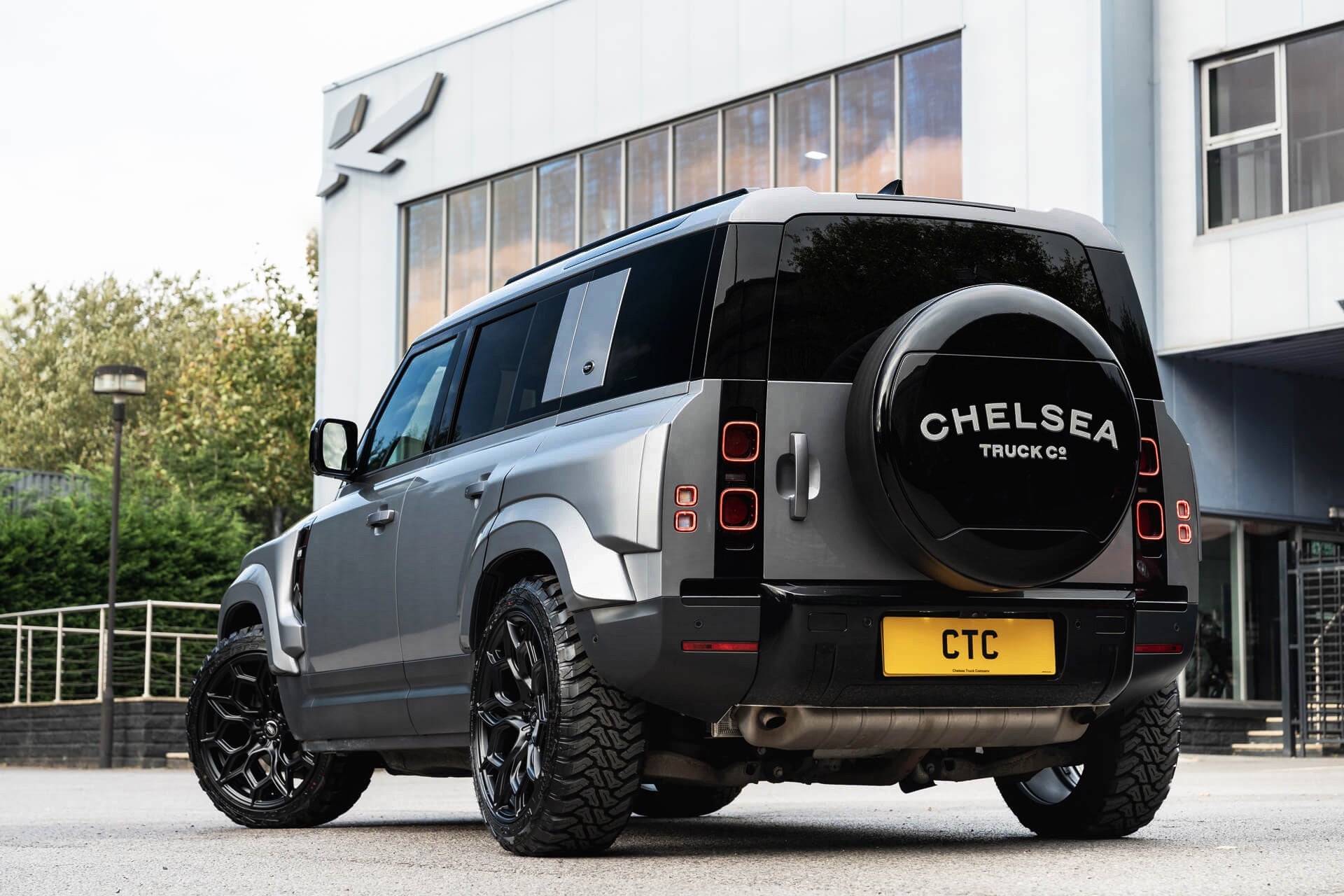 Land Rover Defender 110 7 Seat Gallery Image