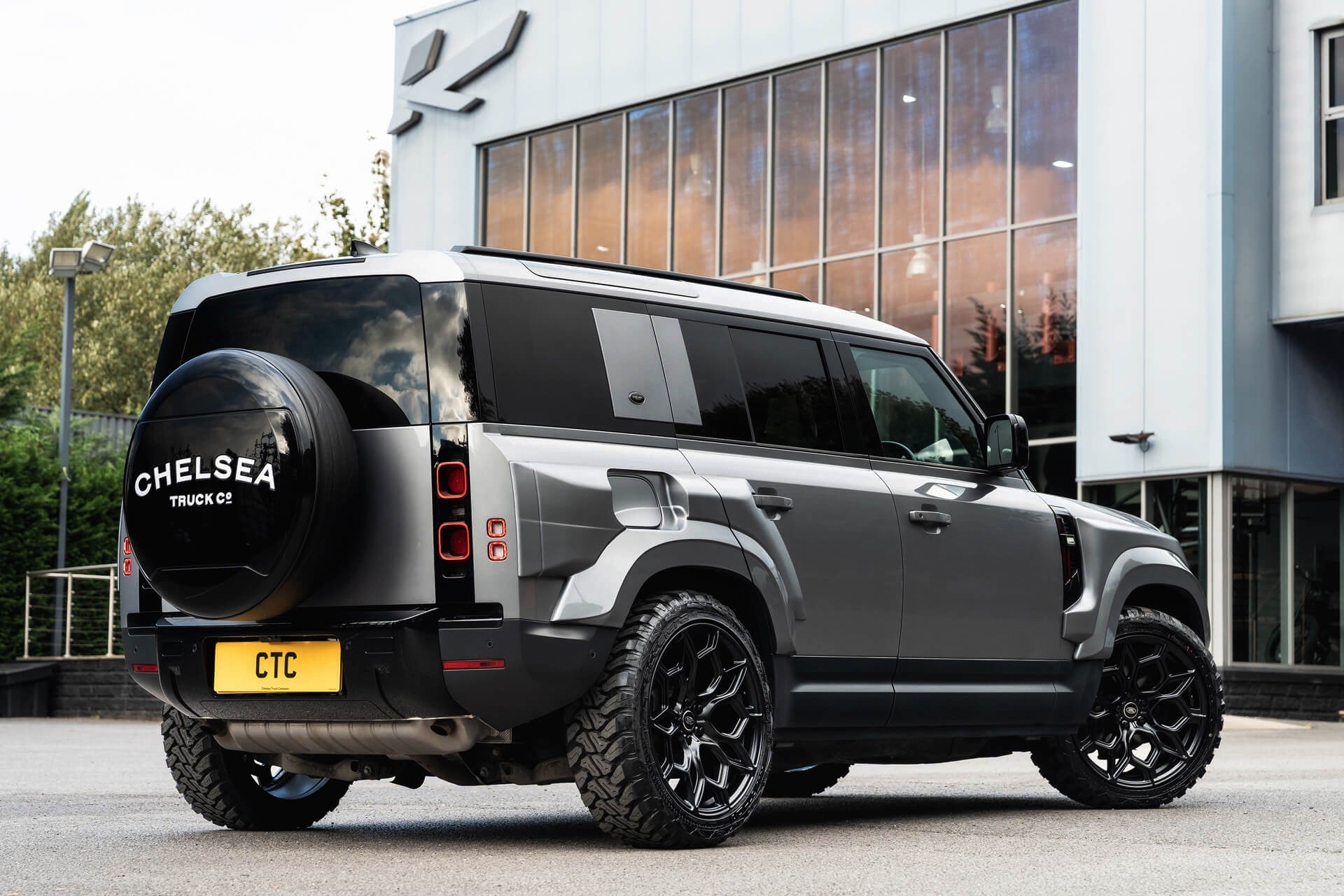 Land Rover Defender 110 7 Seat Gallery Image