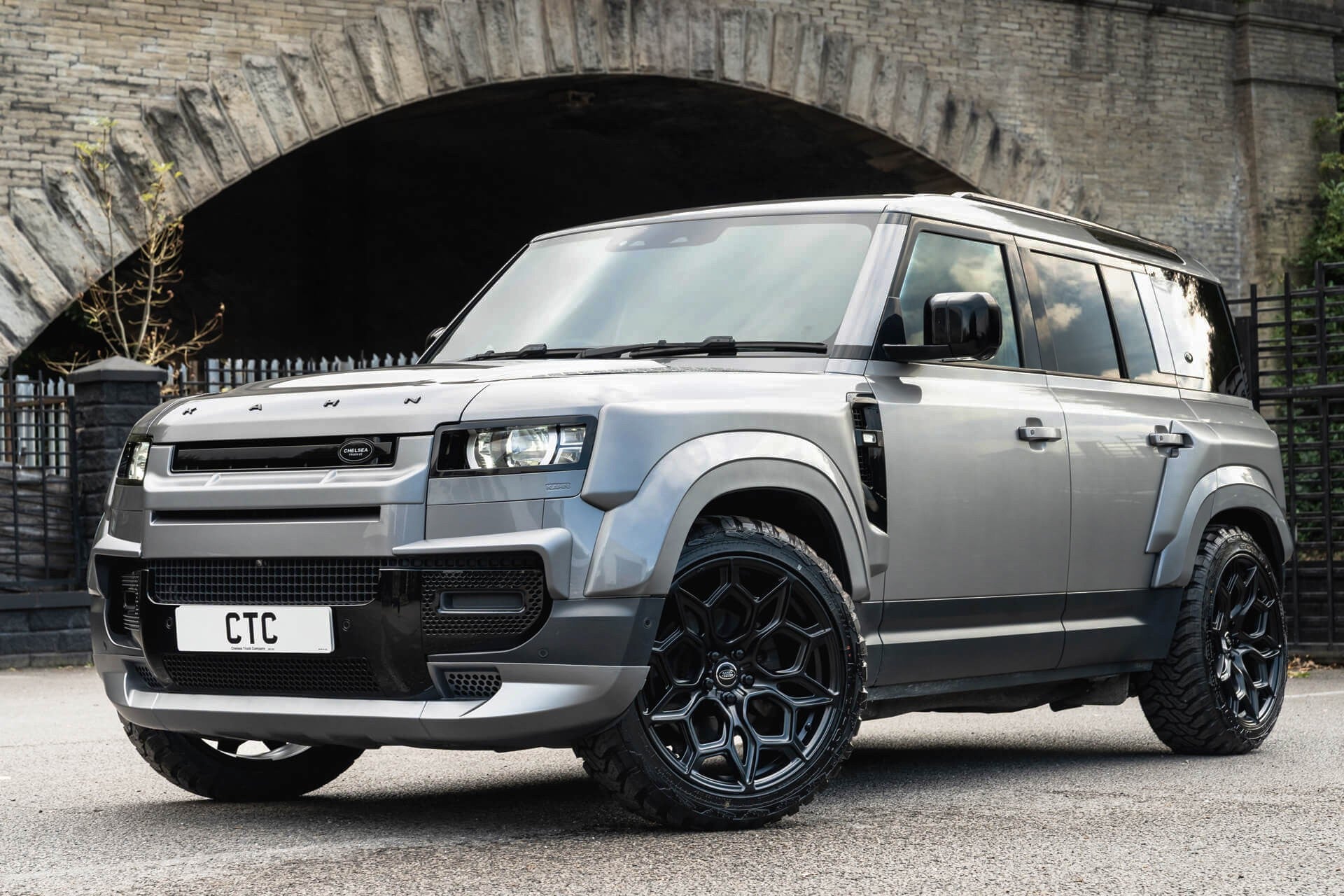 Land Rover Defender 110 7 Seat Gallery Image