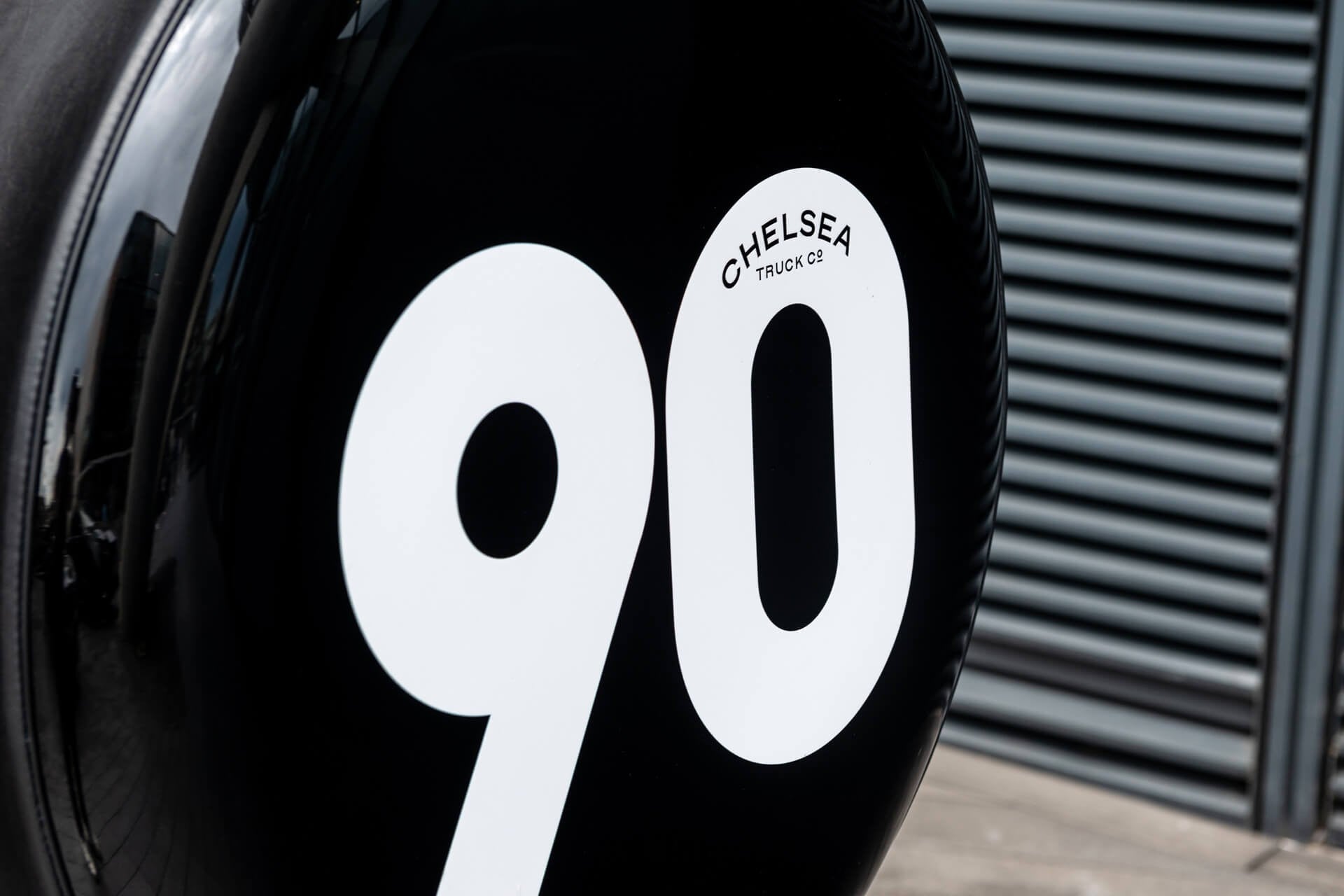 Land Rover Defender 90 P300
