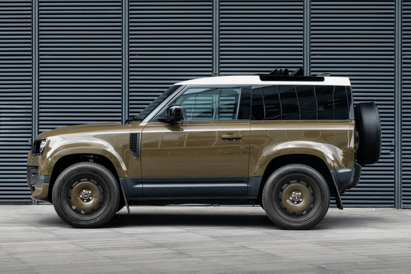 Land Rover Defender 90 P300