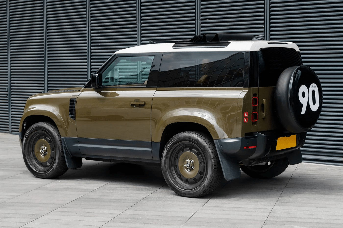 Land Rover Defender 90 P300
