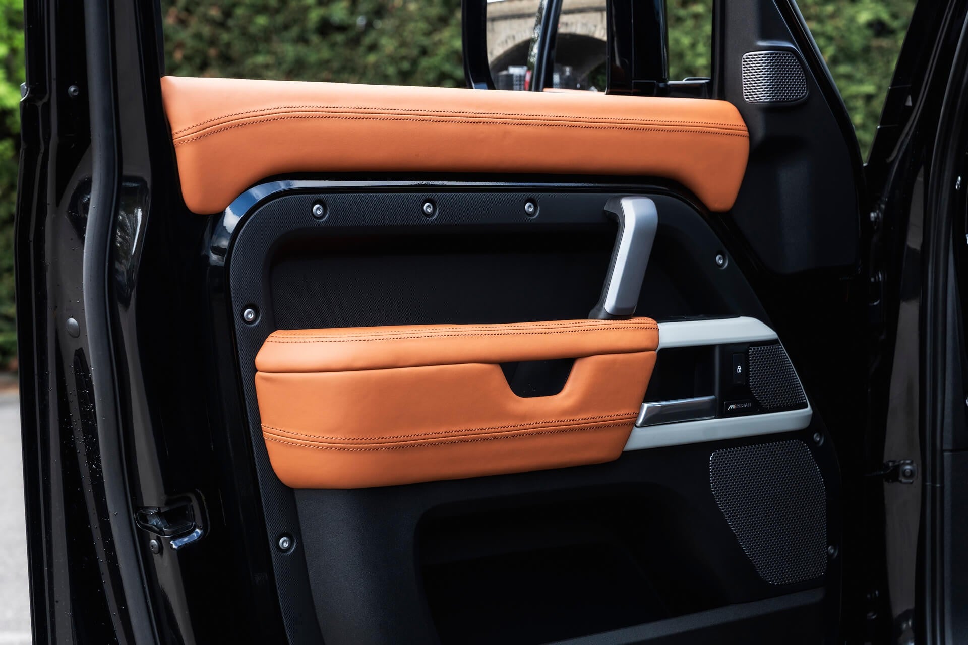 Land Rover Defender 110