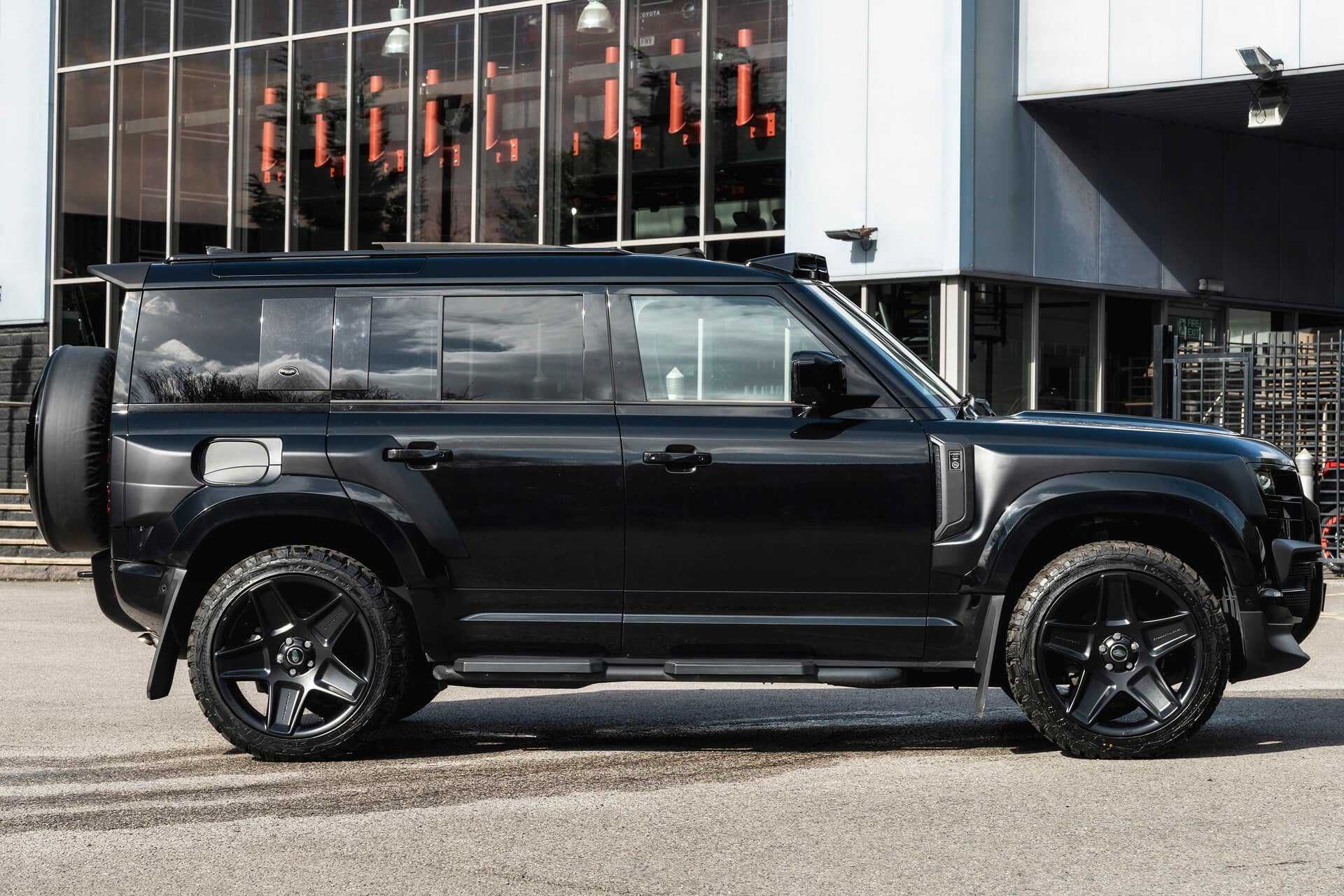 Land Rover Defender 110
