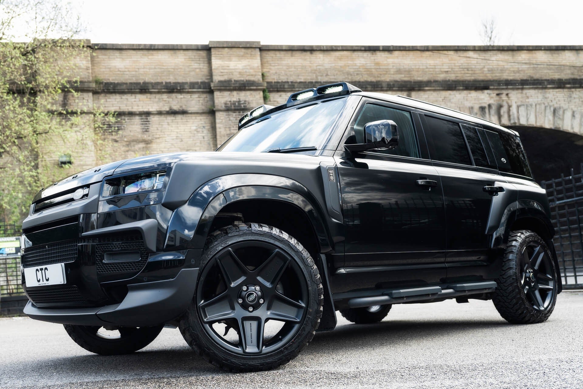Land Rover Defender 110