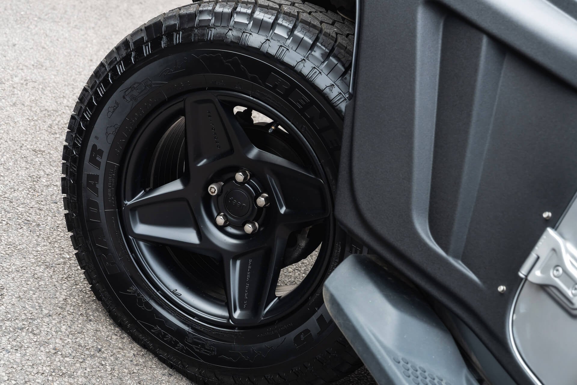 Jeep Wrangler Sahara Unlimited Gallery Image