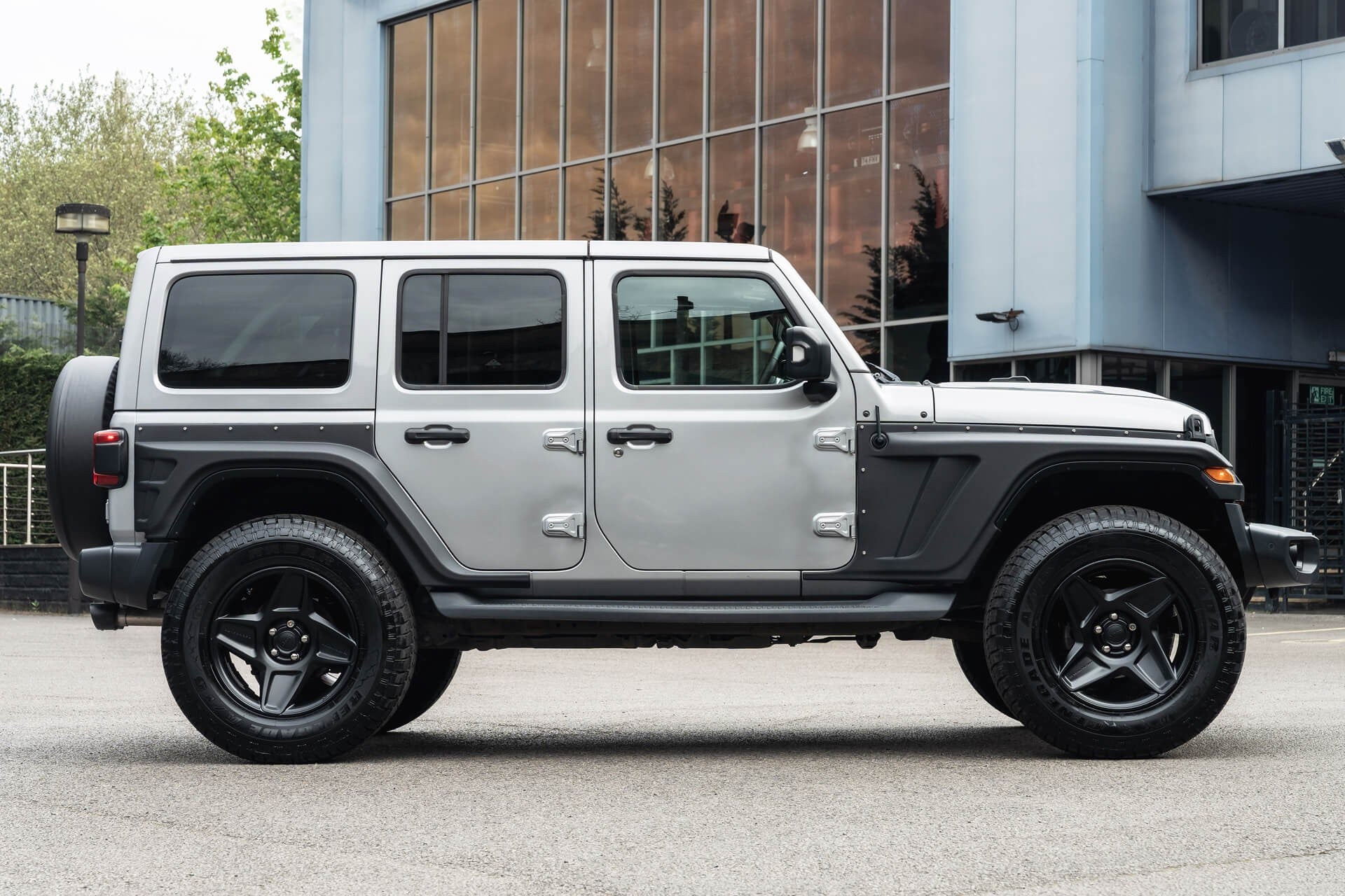 Jeep Wrangler Sahara Unlimited Gallery Image