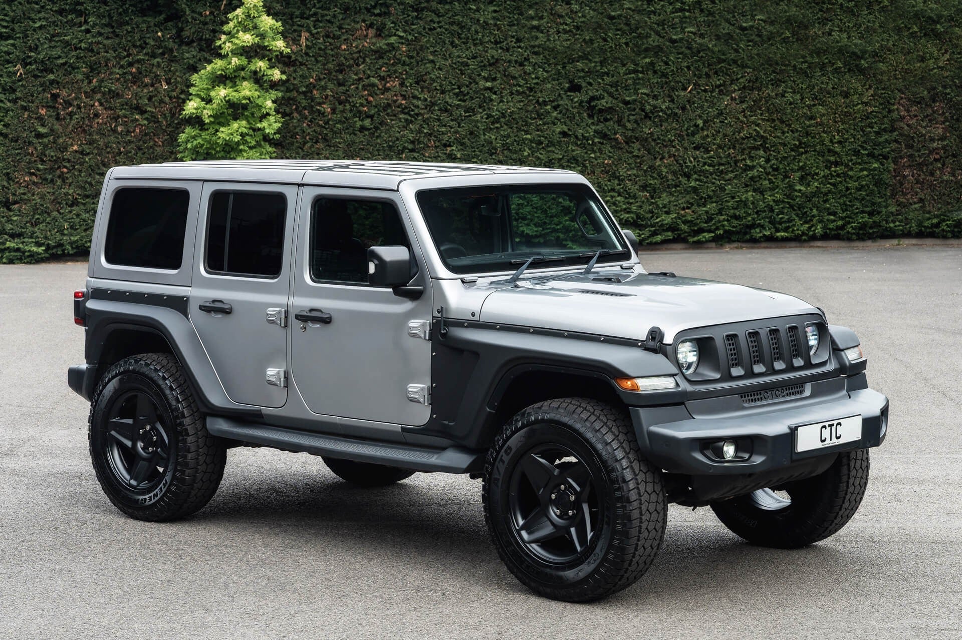 Jeep Wrangler Sahara Unlimited Gallery Image