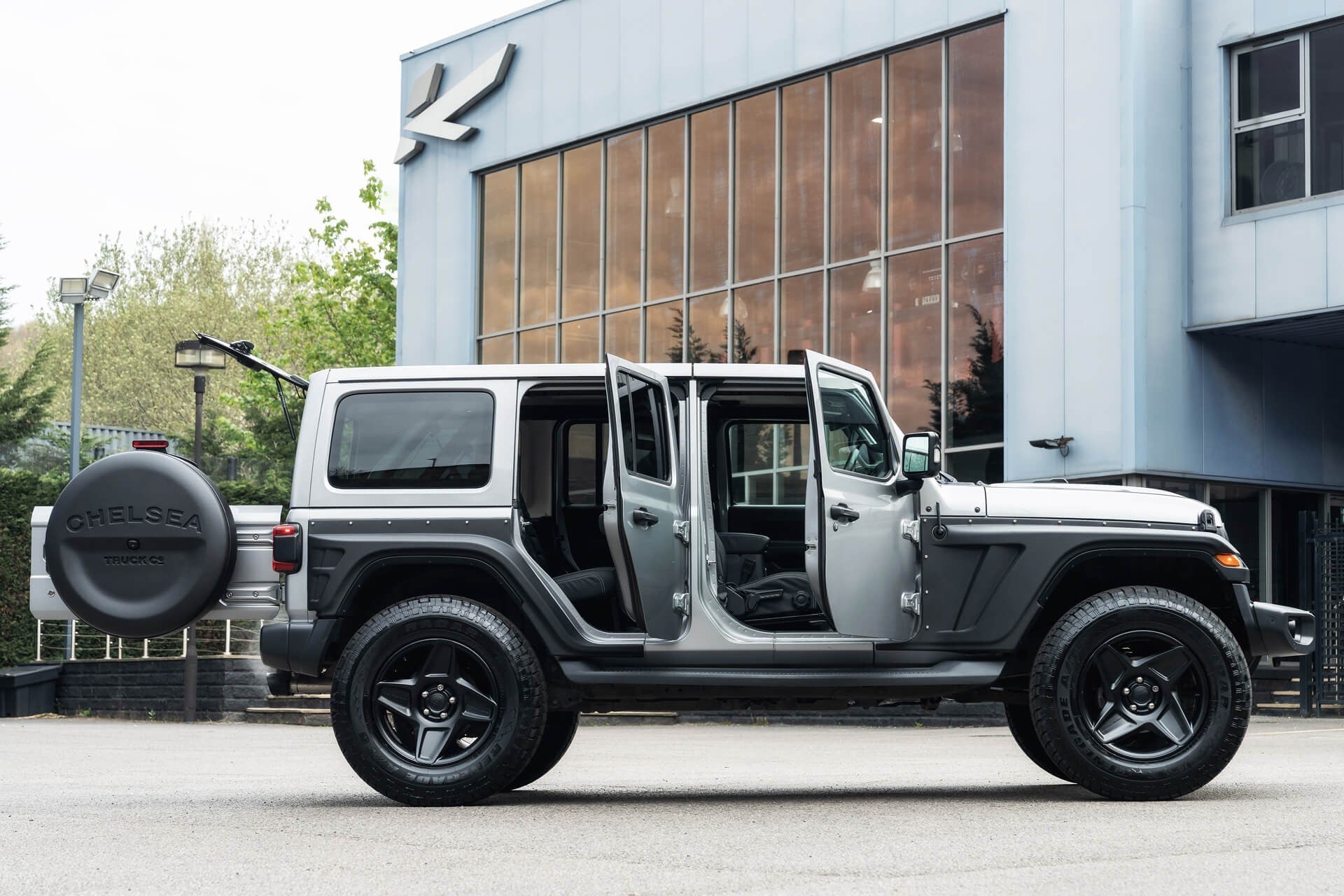 Jeep Wrangler Sahara Unlimited Gallery Image