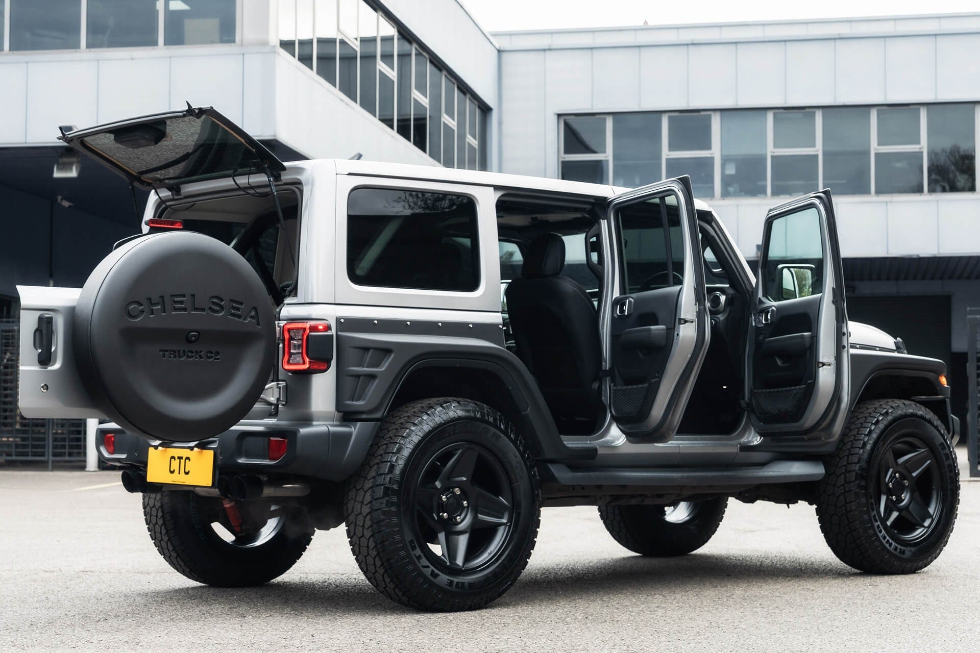 Jeep Wrangler Sahara Unlimited Gallery Image