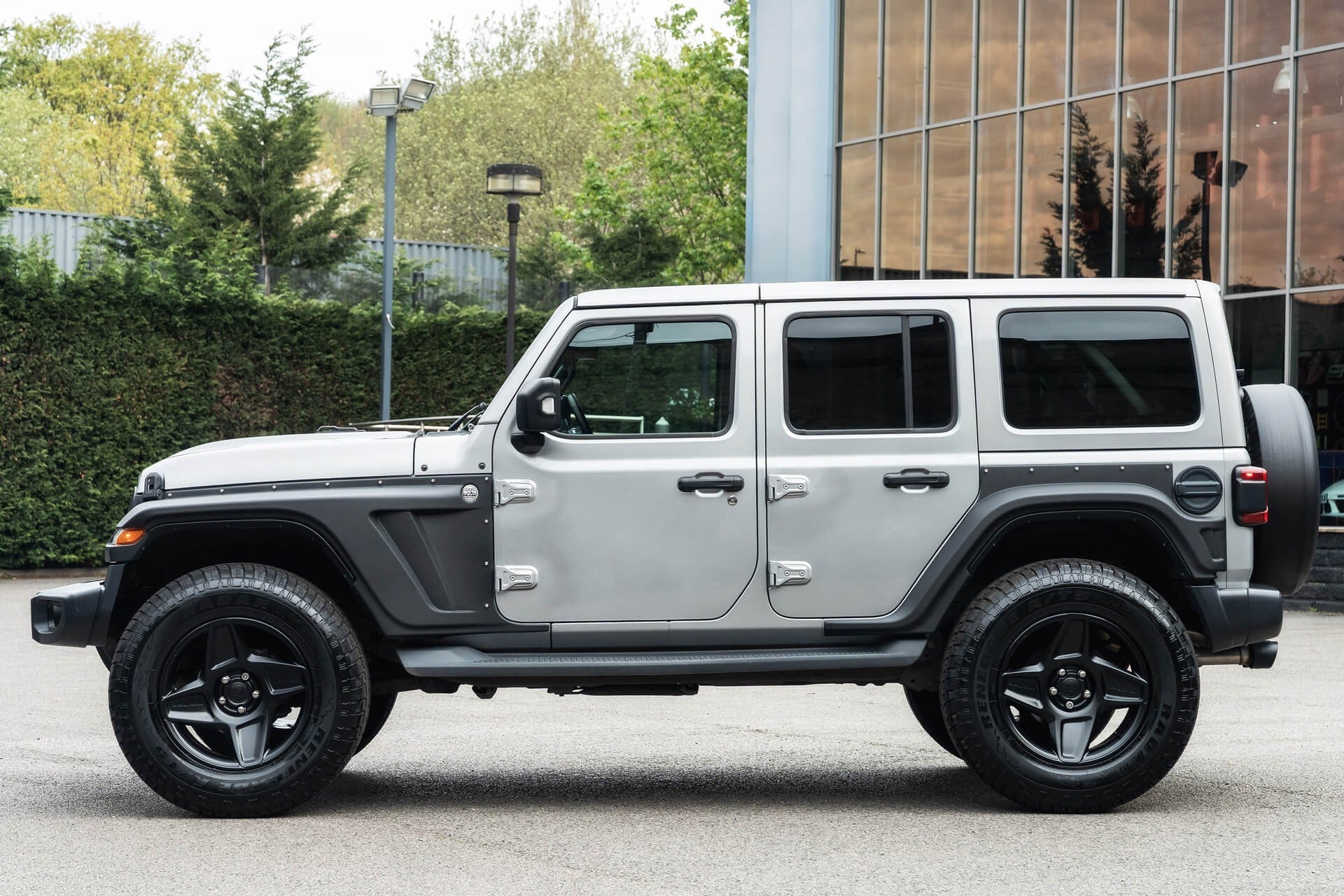 Jeep Wrangler Sahara Unlimited Gallery Image