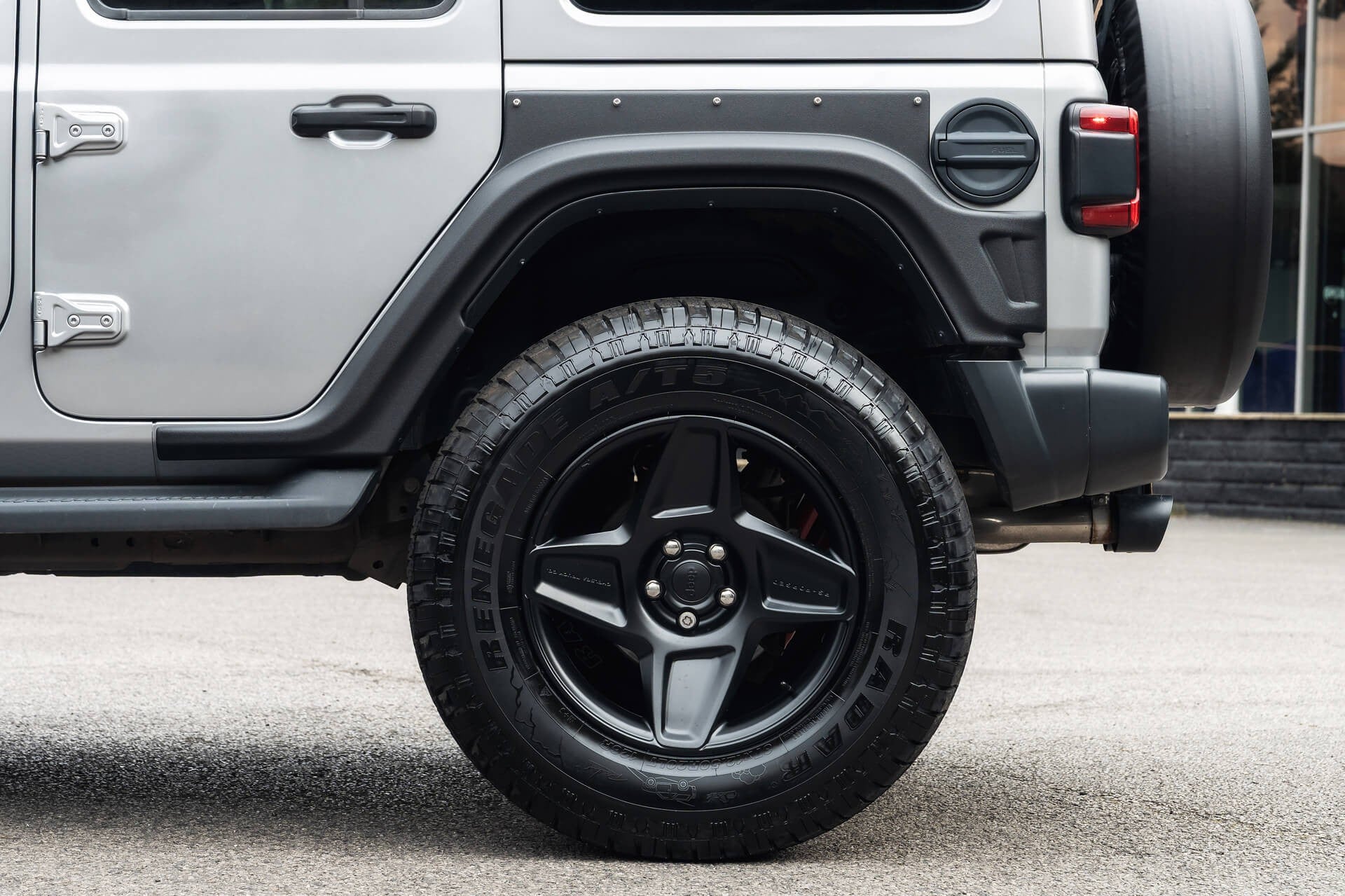 Jeep Wrangler Sahara Unlimited Gallery Image