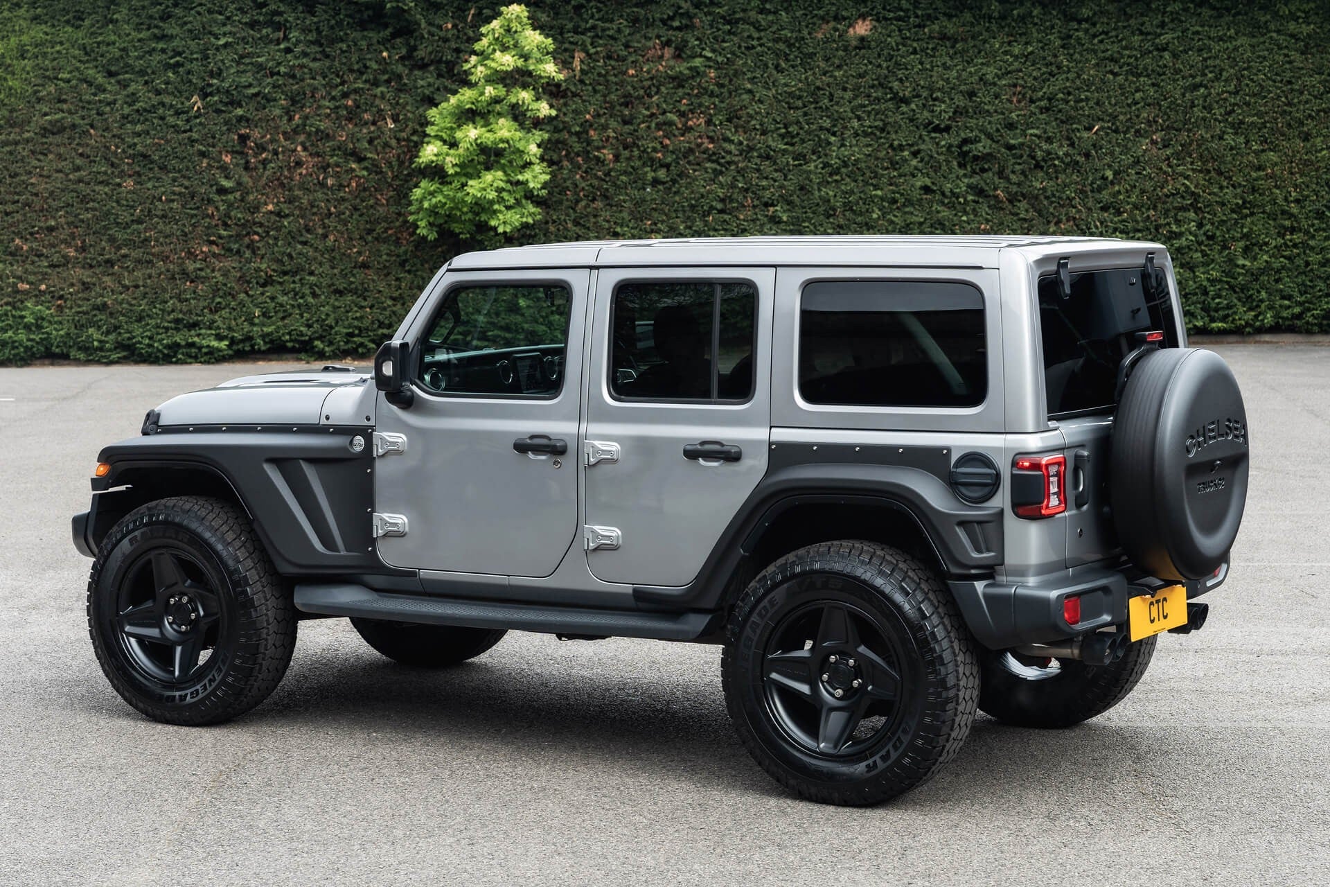 Jeep Wrangler Sahara Unlimited Gallery Image