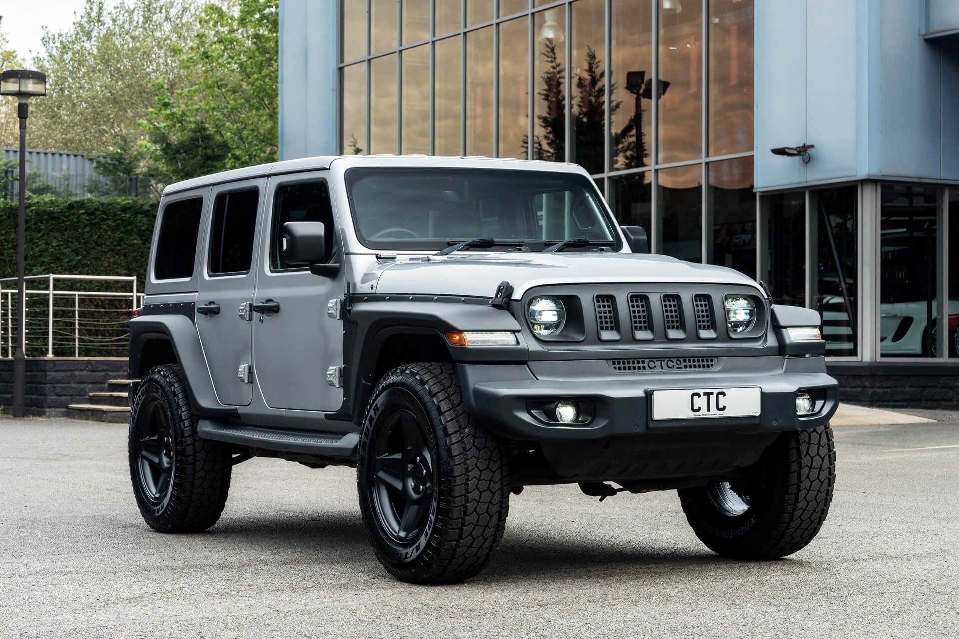 Jeep Wrangler Sahara Unlimited Gallery Image