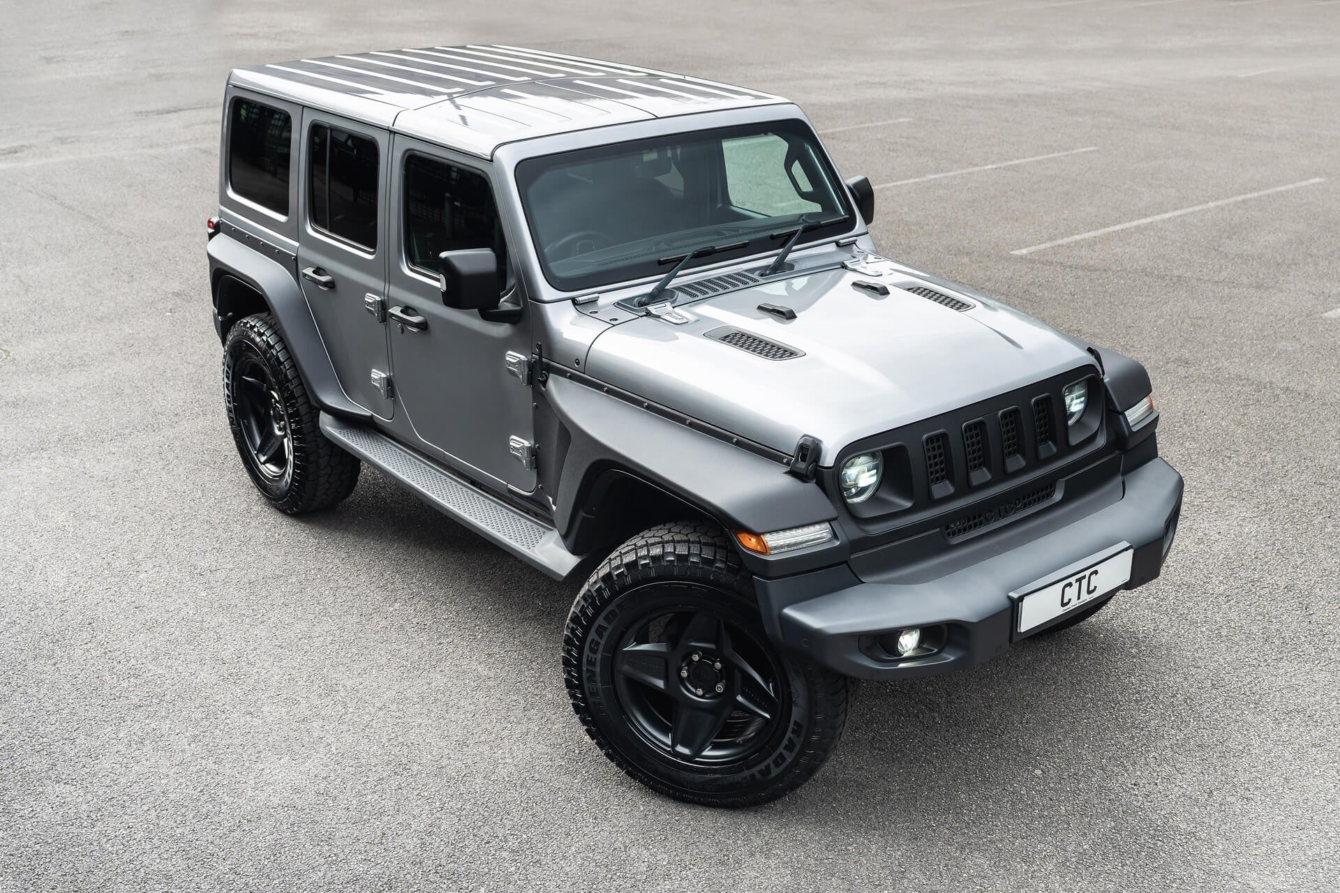 Jeep Wrangler Sahara Unlimited Gallery Image
