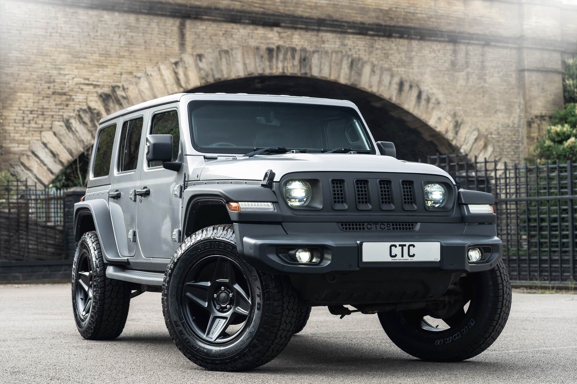 Jeep Wrangler Sahara Unlimited Gallery Image