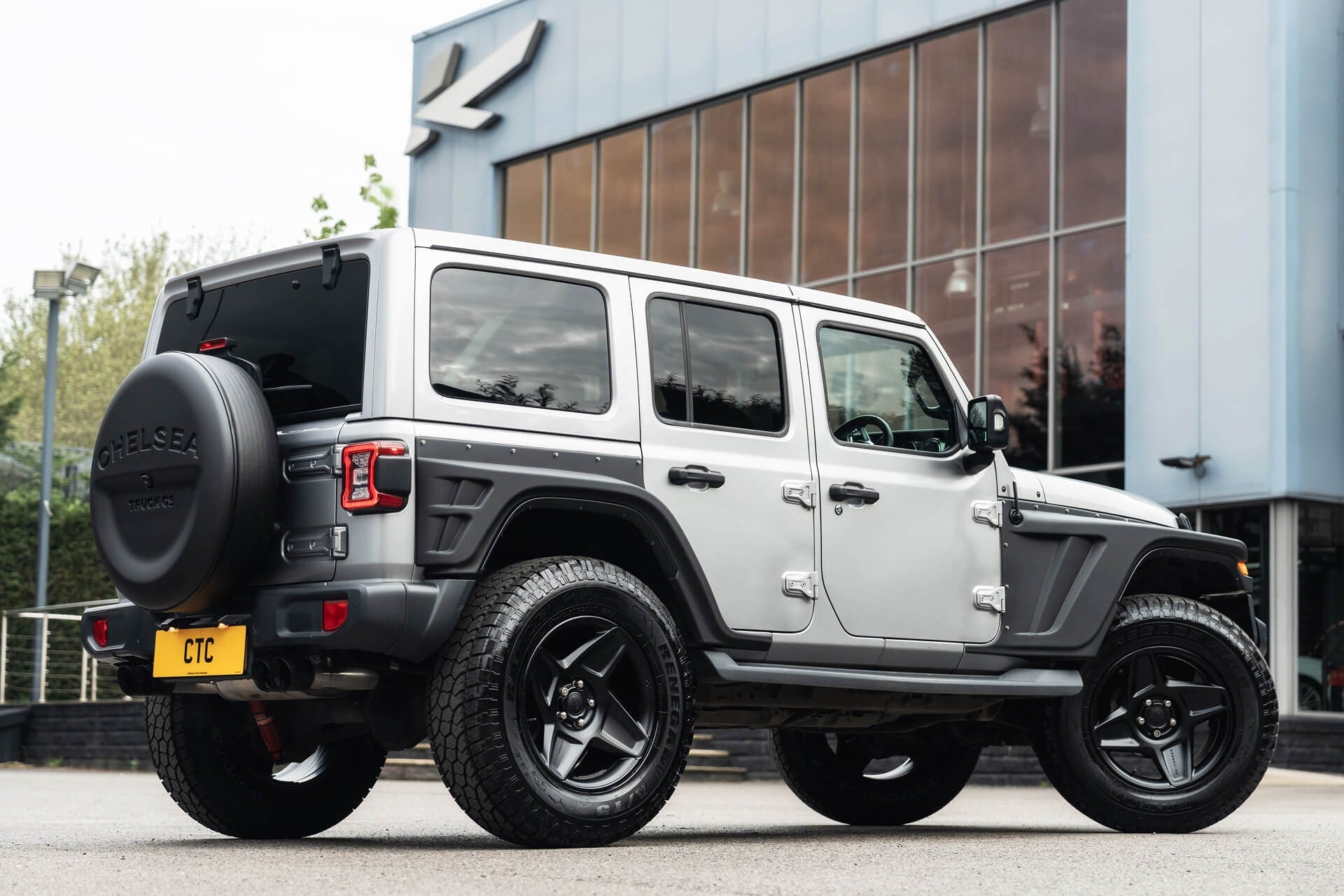 Jeep Wrangler Sahara Unlimited Gallery Image