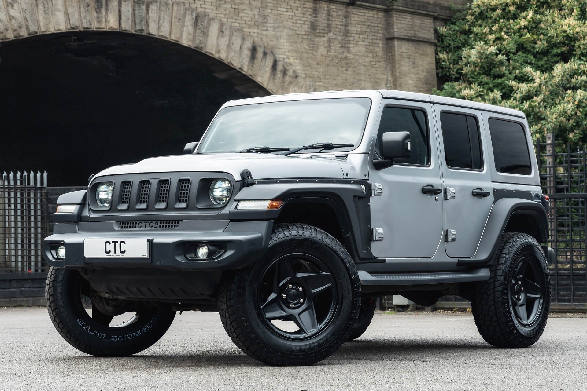 Jeep Wrangler Sahara Unlimited Gallery Image