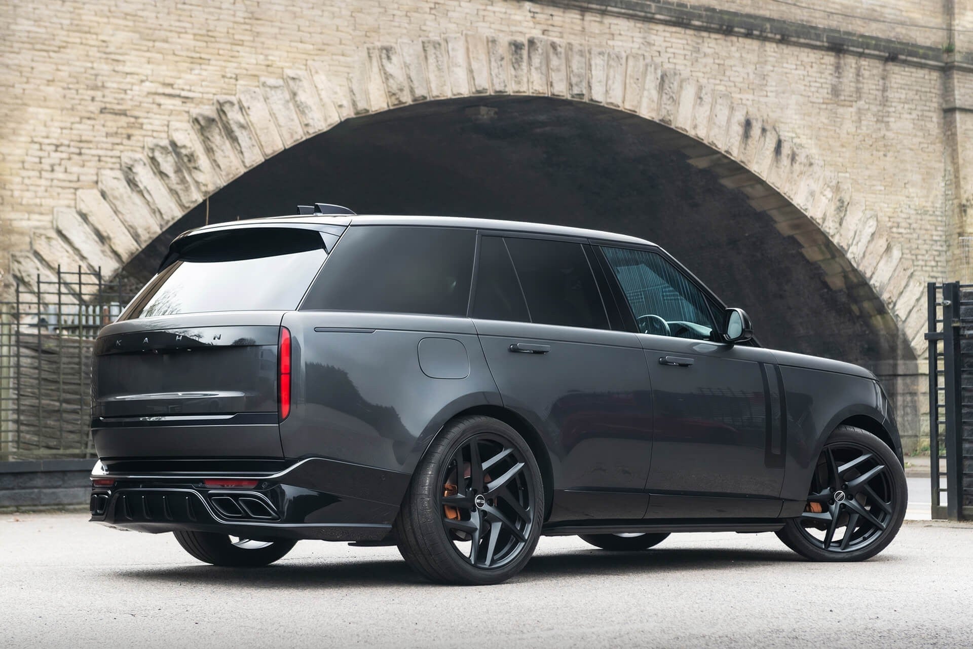Range Rover P530 Autobiography Fintail by Racing Green Automotive
