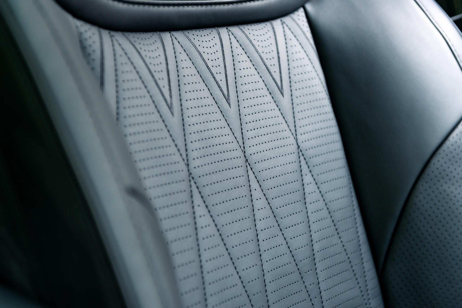 Range Rover P530 Autobiography Fintail by Racing Green Automotive