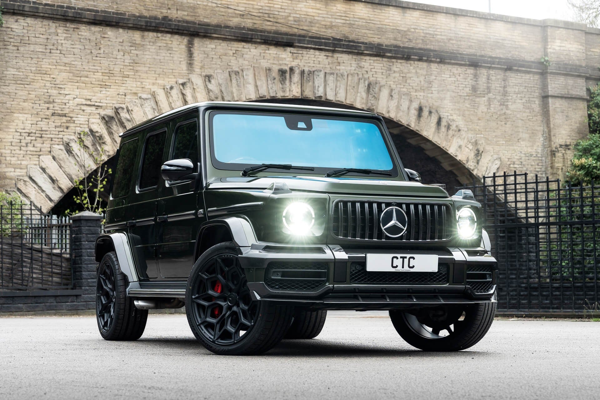 Mercedes-Benz G63 AMG V8 4.0 (AMG Night Package) Gallery Image