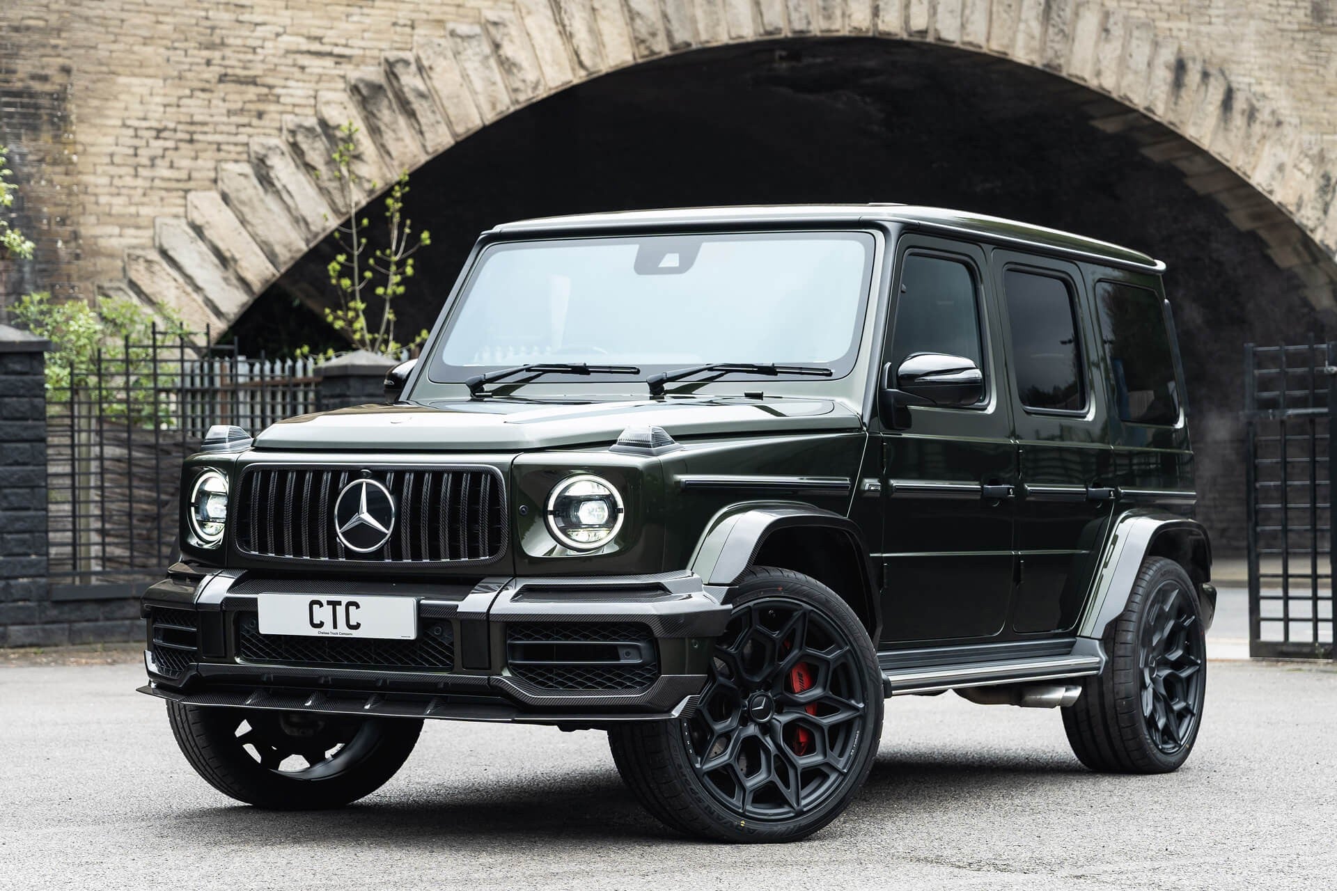 Mercedes-Benz G63 AMG V8 4.0 (AMG Night Package) Gallery Image