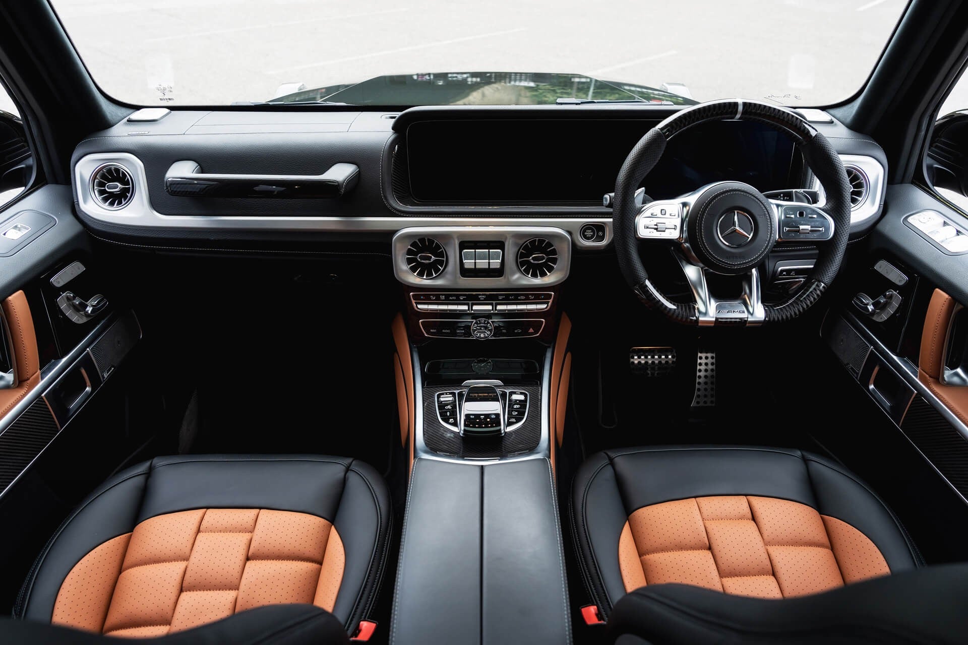 Mercedes-Benz G63 AMG V8 4.0 (AMG Night Package) Gallery Image
