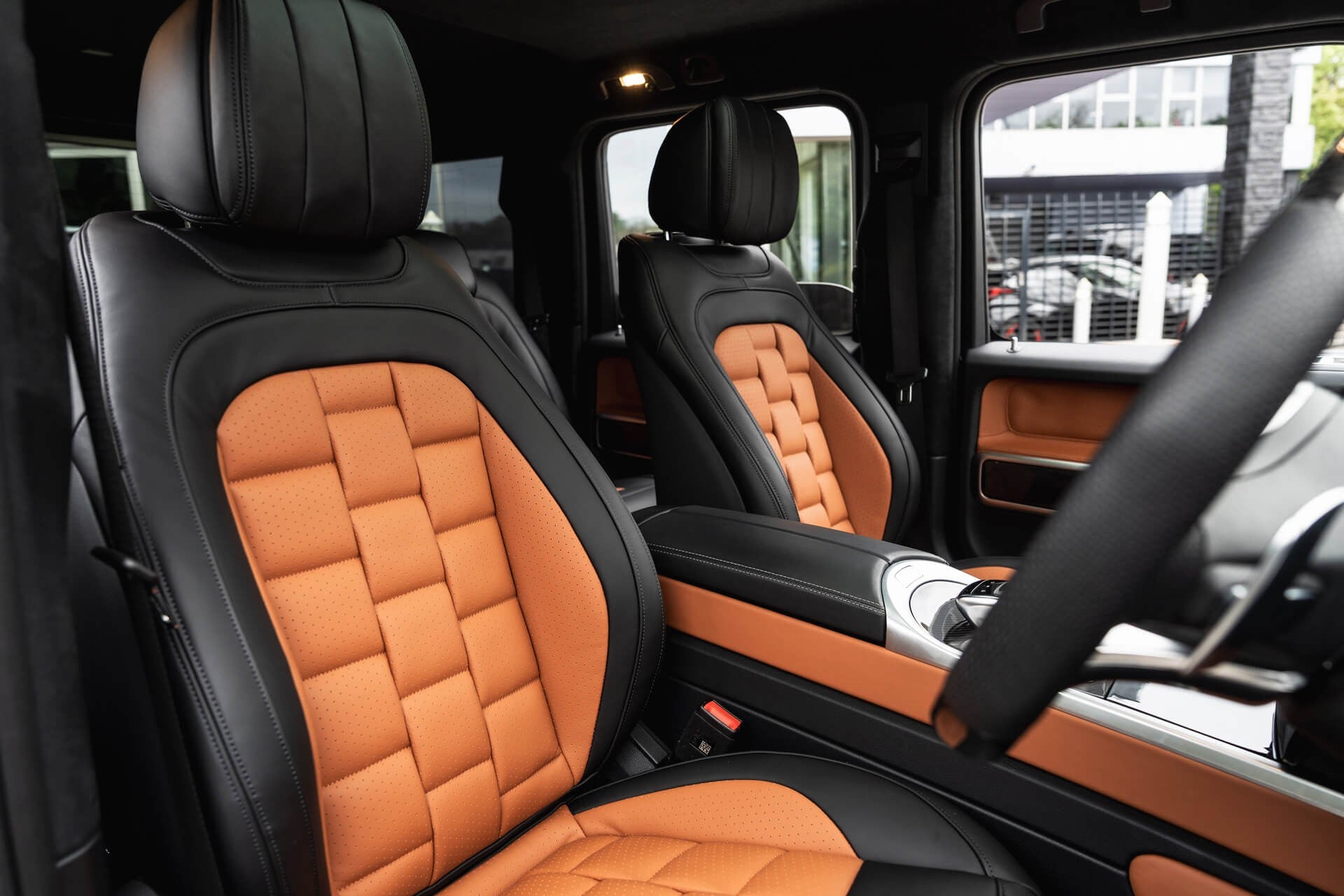 Mercedes-Benz G63 AMG V8 4.0 (AMG Night Package) Gallery Image