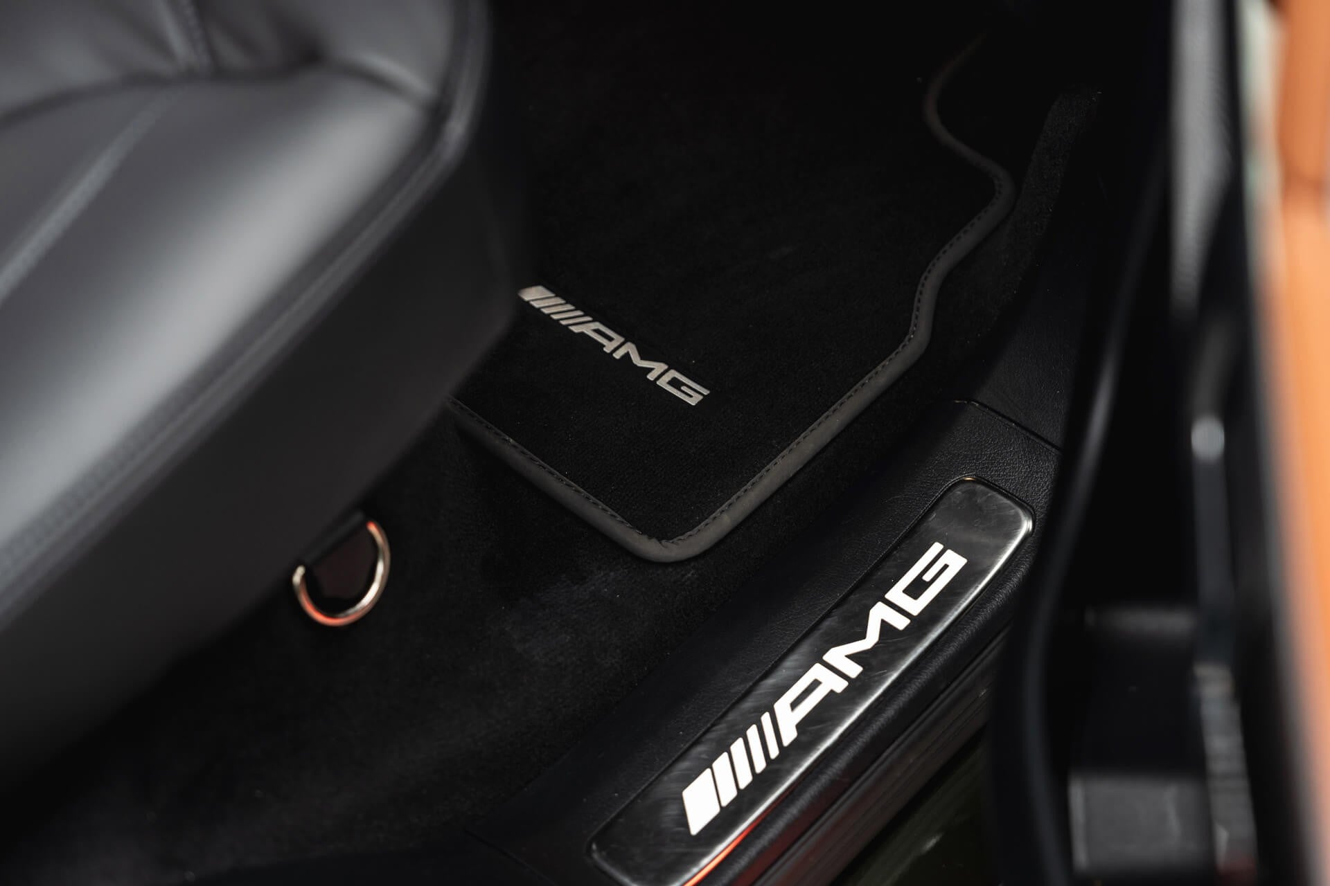 Mercedes-Benz G63 AMG V8 4.0 (AMG Night Package) Gallery Image