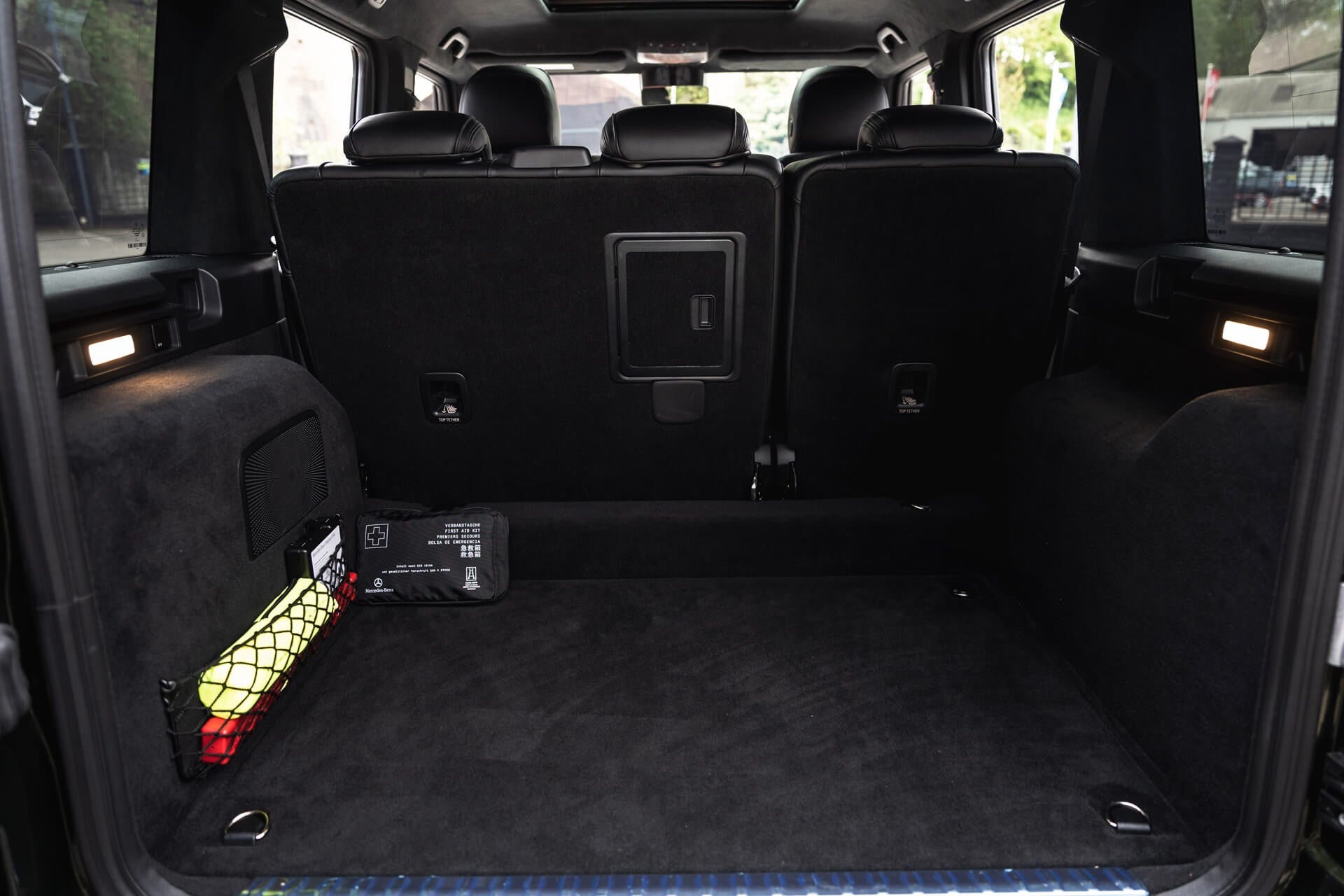Mercedes-Benz G63 AMG V8 4.0 (AMG Night Package) Gallery Image