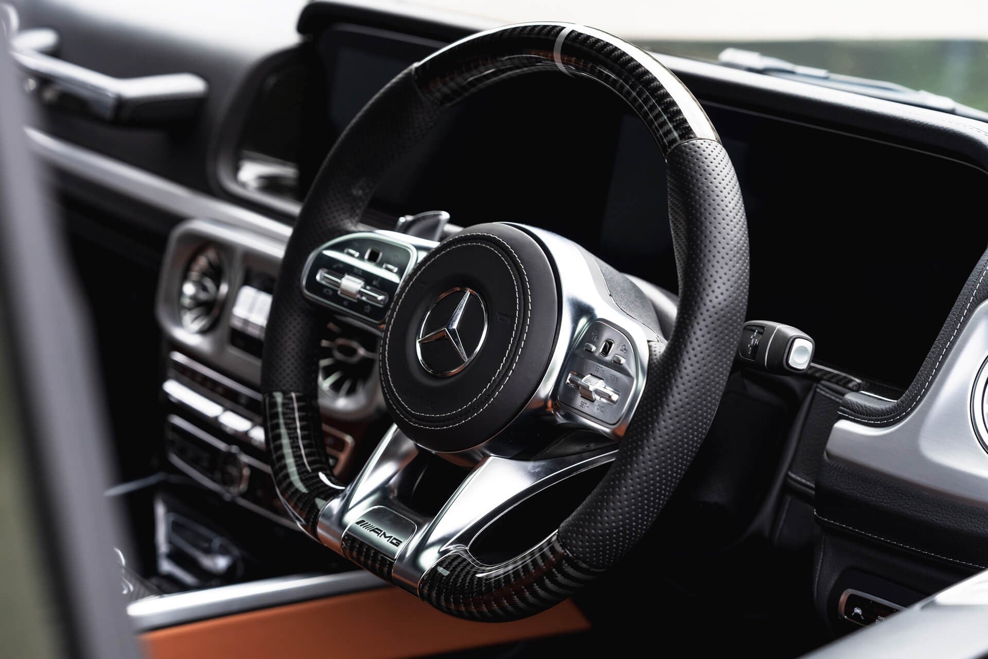 Mercedes-Benz G63 AMG V8 4.0 (AMG Night Package) Gallery Image