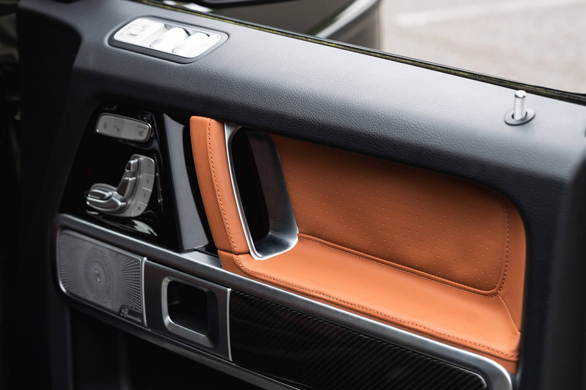 Mercedes-Benz G63 AMG V8 4.0 (AMG Night Package) Gallery Image