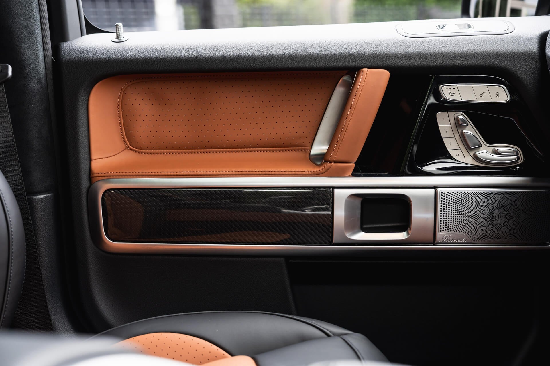 Mercedes-Benz G63 AMG V8 4.0 (AMG Night Package) Gallery Image
