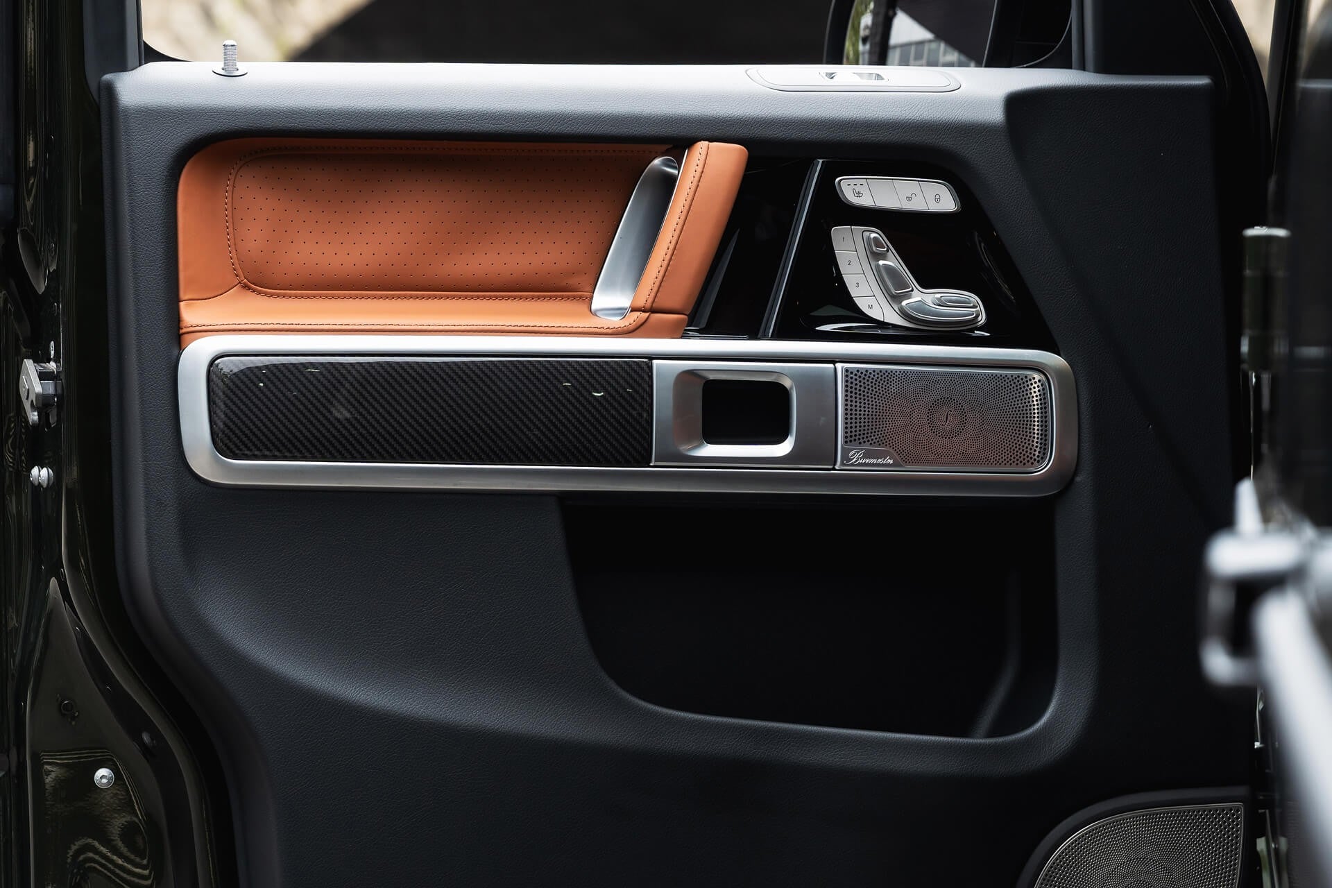 Mercedes-Benz G63 AMG V8 4.0 (AMG Night Package) Gallery Image