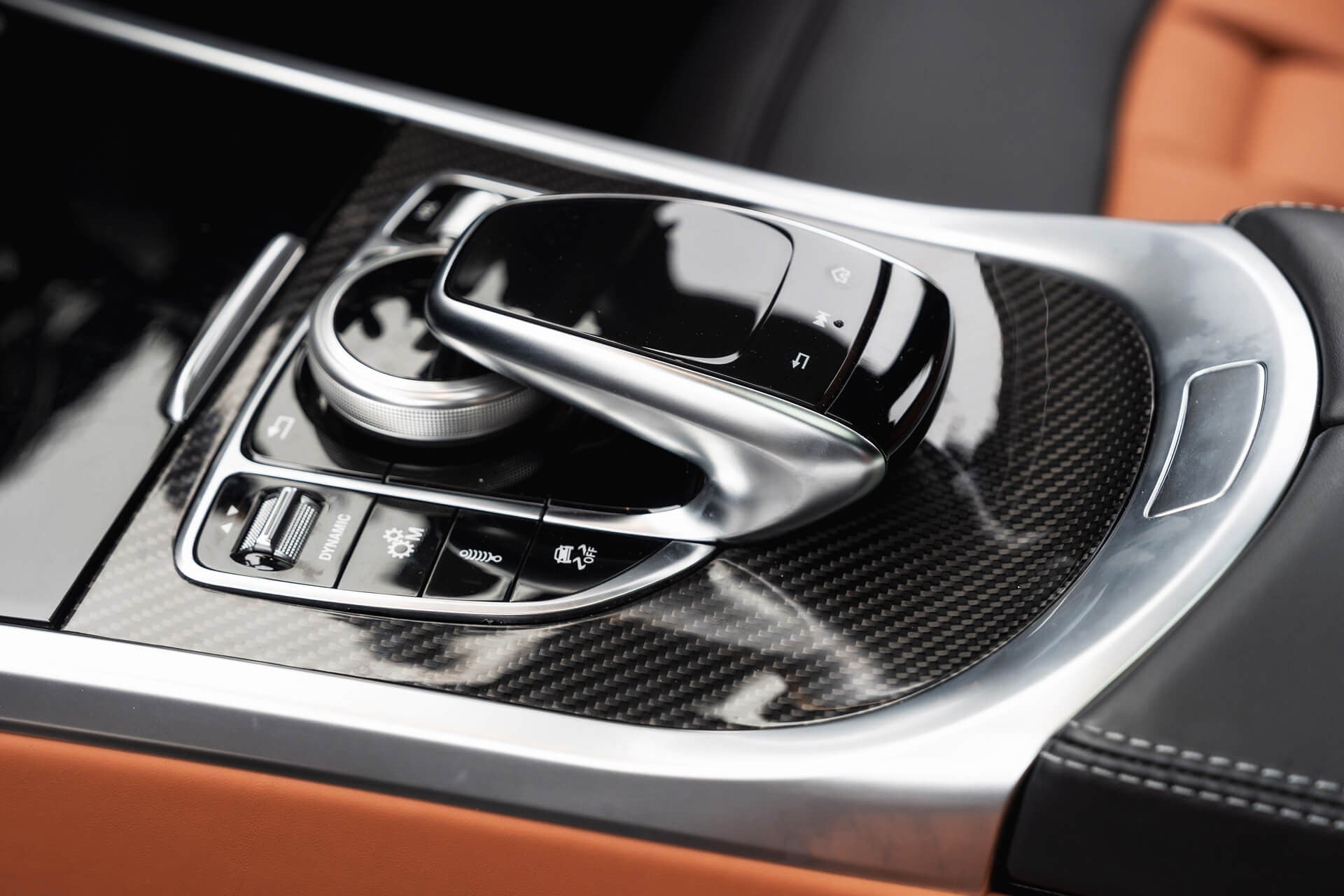Mercedes-Benz G63 AMG V8 4.0 (AMG Night Package) Gallery Image