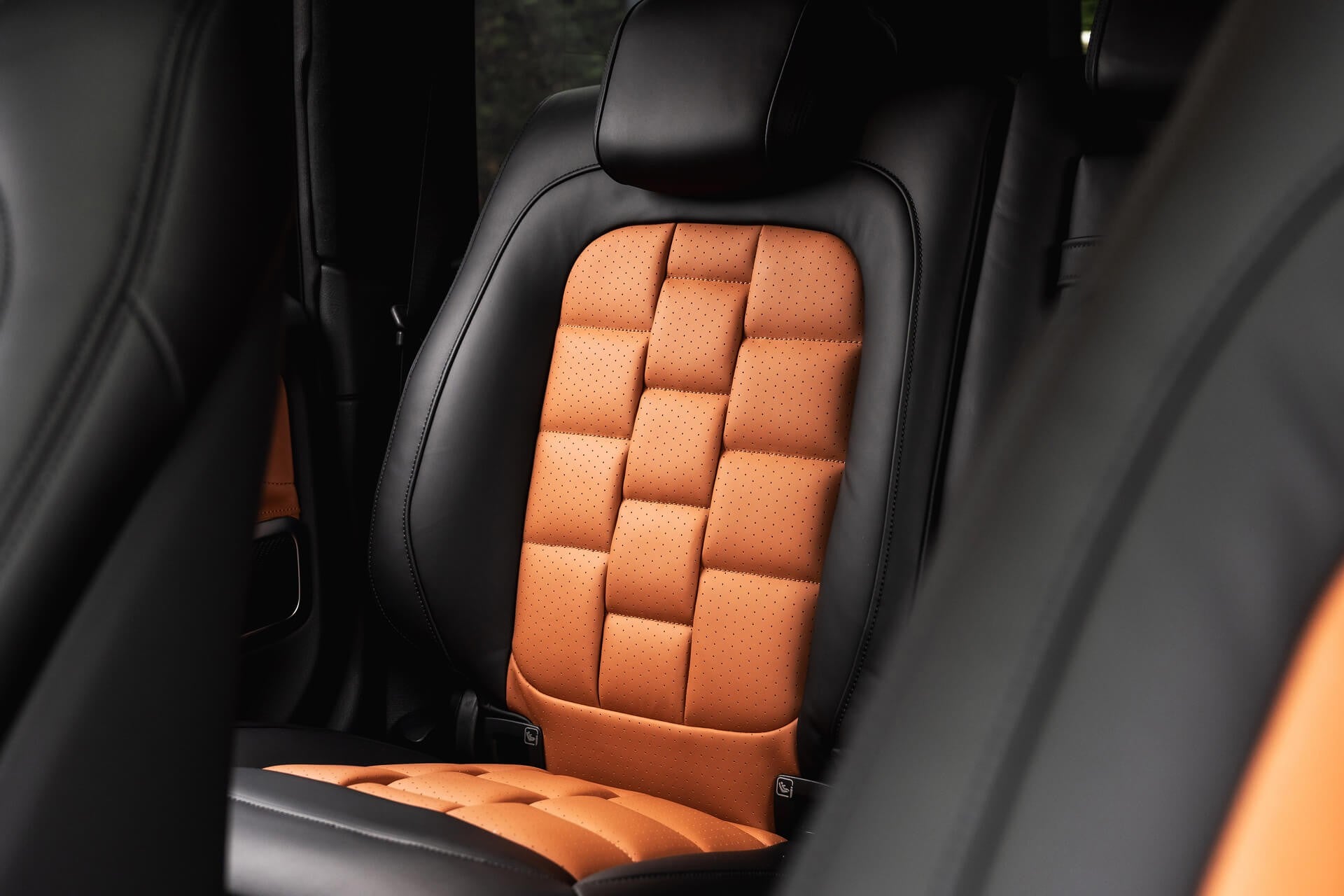 Mercedes-Benz G63 AMG V8 4.0 (AMG Night Package) Gallery Image