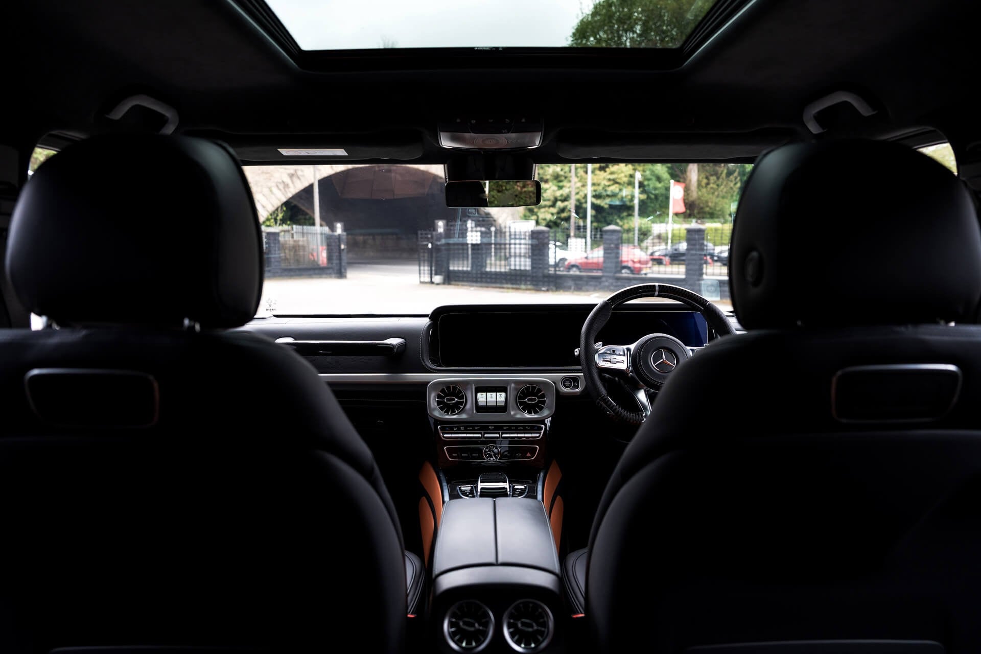 Mercedes-Benz G63 AMG V8 4.0 (AMG Night Package) Gallery Image