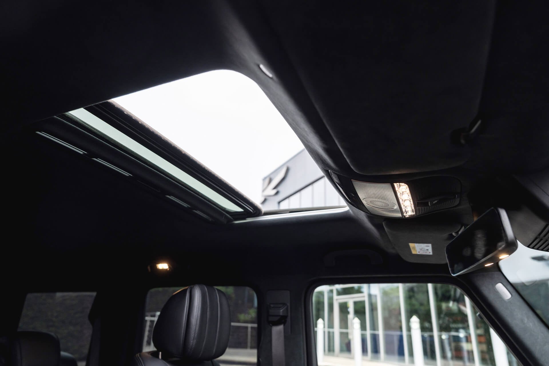 Mercedes-Benz G63 AMG V8 4.0 (AMG Night Package) Gallery Image