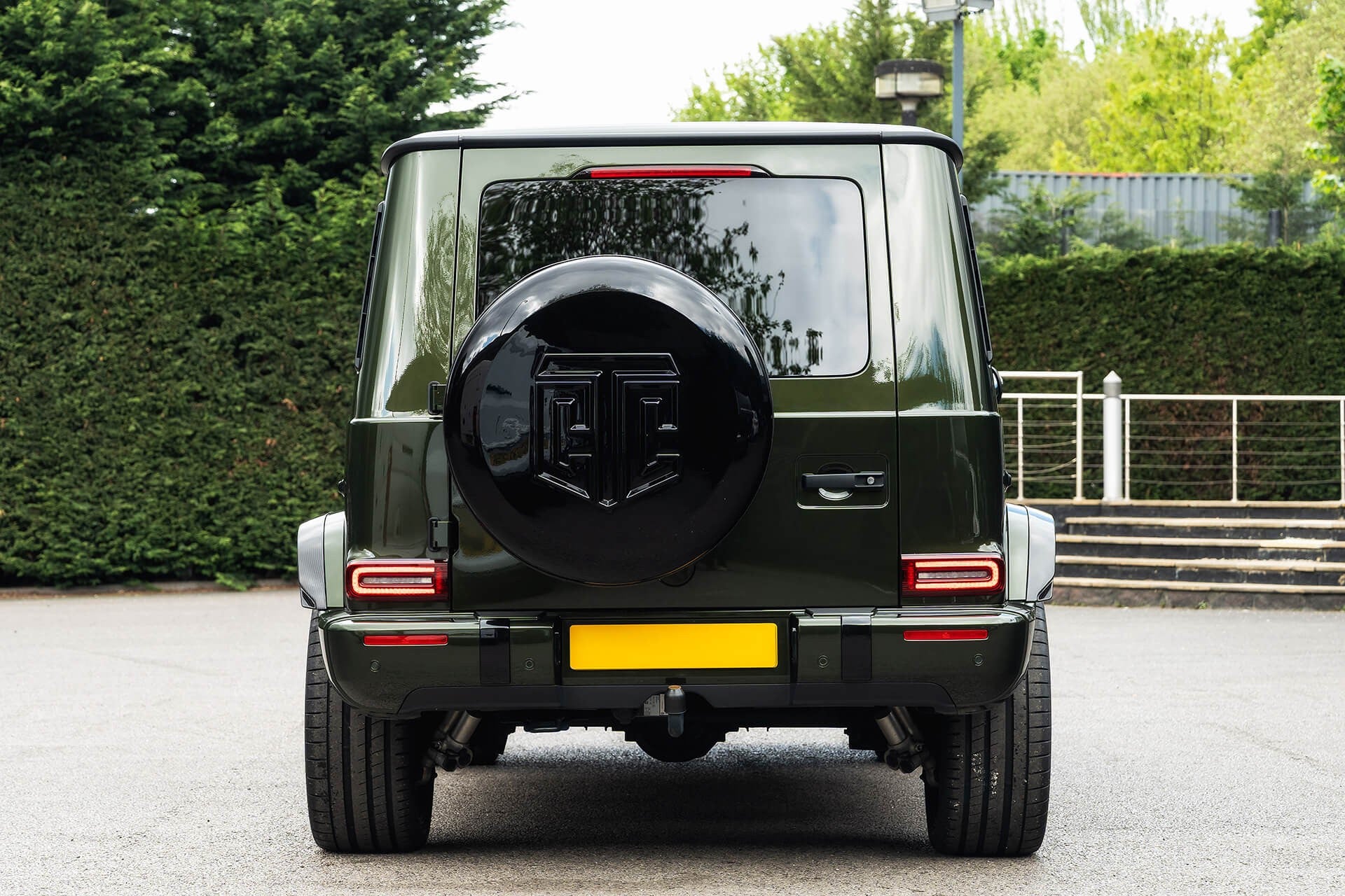 Mercedes-Benz G63 AMG V8 4.0 (AMG Night Package) Gallery Image