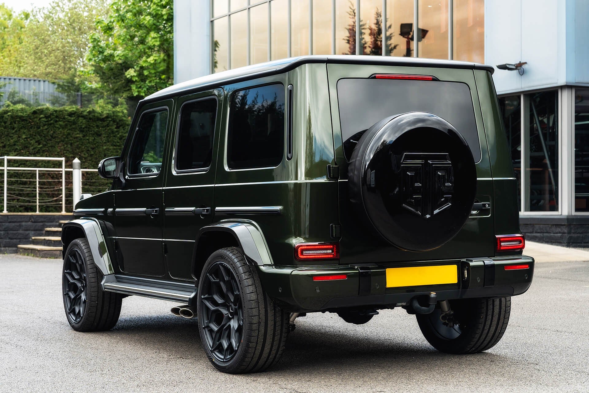 Mercedes-Benz G63 AMG V8 4.0 (AMG Night Package) Gallery Image