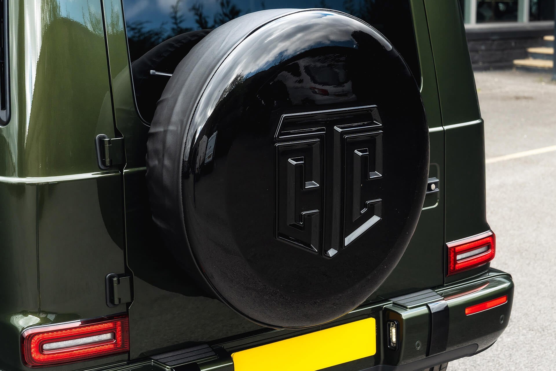 Mercedes-Benz G63 AMG V8 4.0 (AMG Night Package) Gallery Image