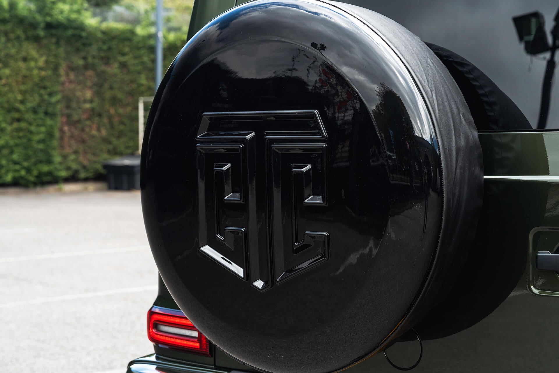Mercedes-Benz G63 AMG V8 4.0 (AMG Night Package) Gallery Image