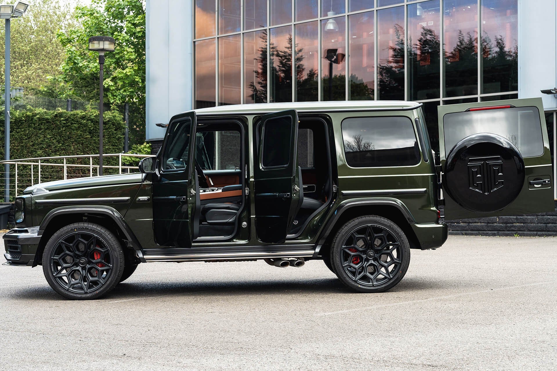 Mercedes-Benz G63 AMG V8 4.0 (AMG Night Package) Gallery Image