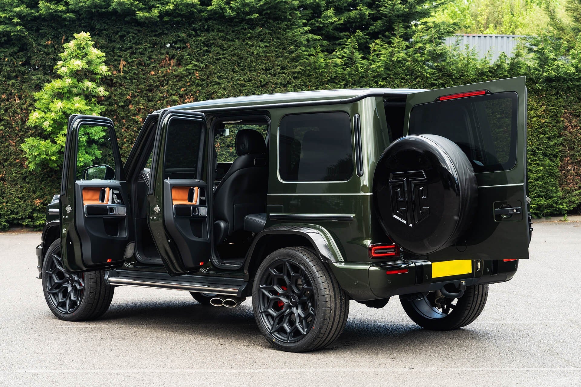Mercedes-Benz G63 AMG V8 4.0 (AMG Night Package) Gallery Image