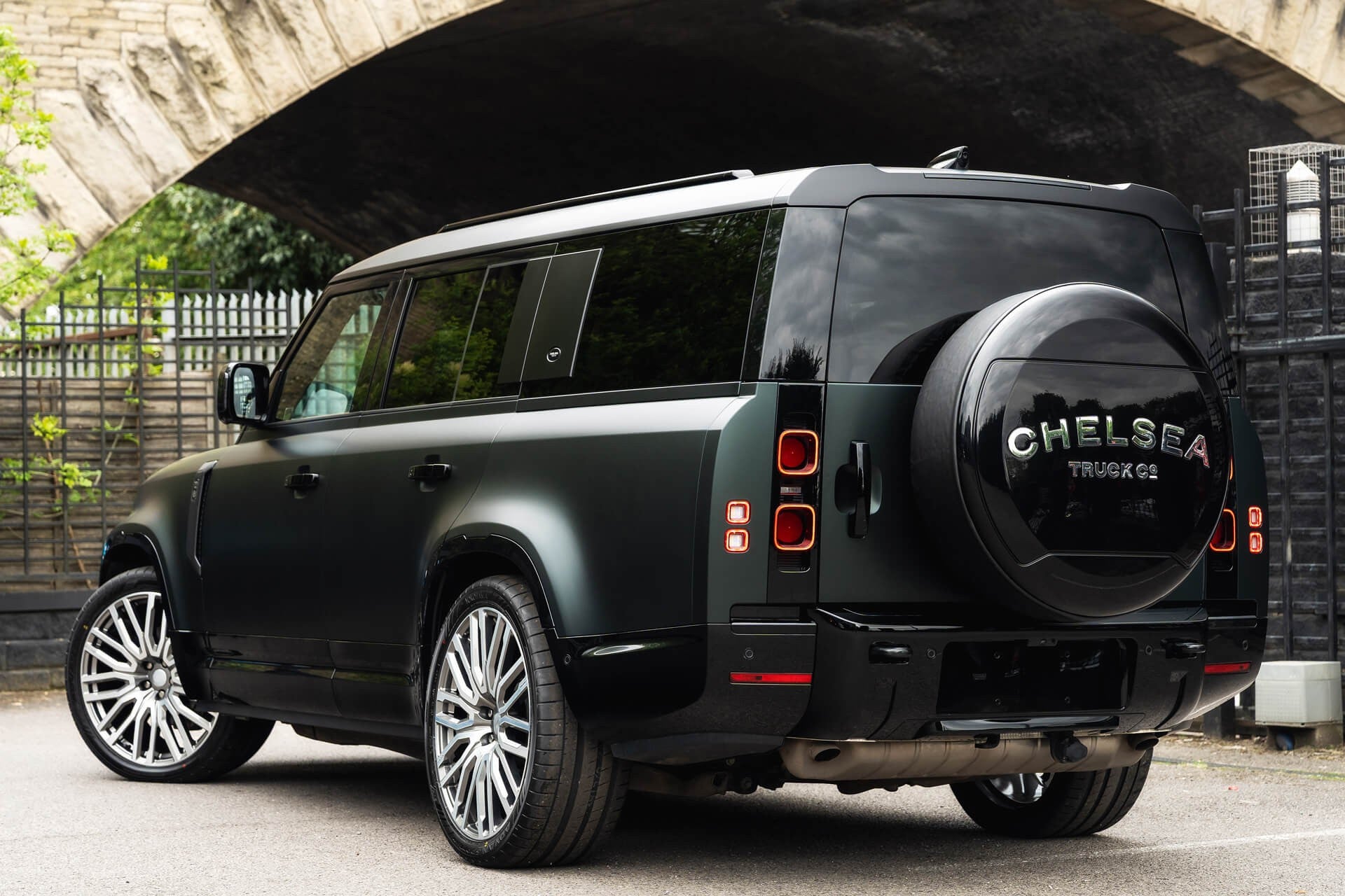 Land Rover Defender 130 P300 HSE (8 Seater) Gallery Image