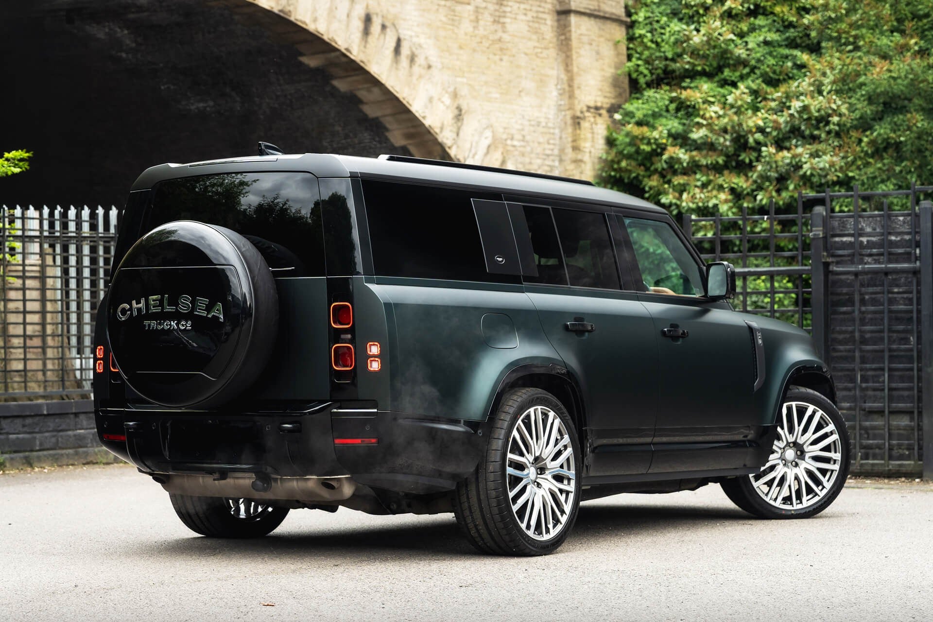Land Rover Defender 130 P300 HSE (8 Seater) Gallery Image