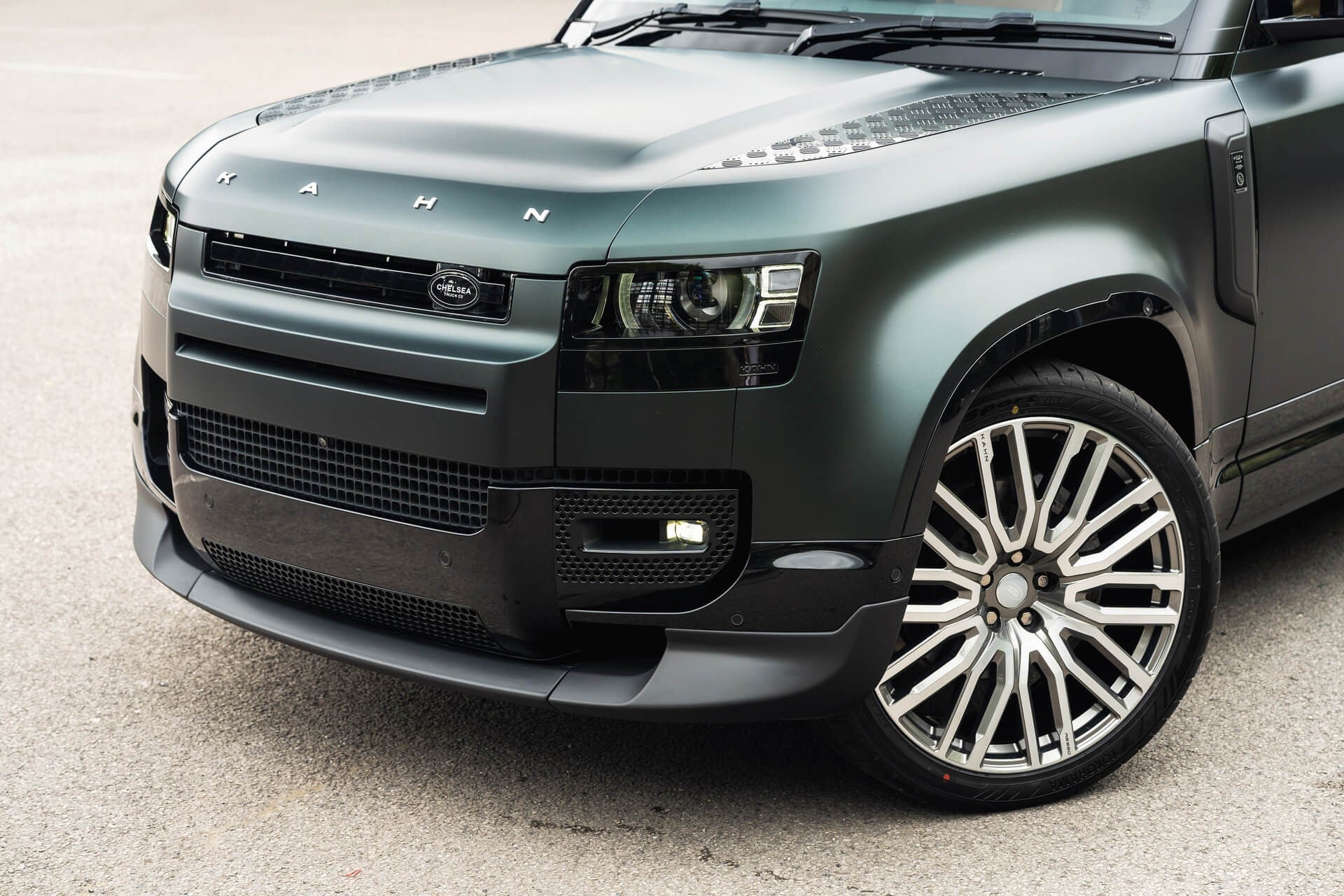 Land Rover Defender 130 P300 HSE (8 Seater) Gallery Image