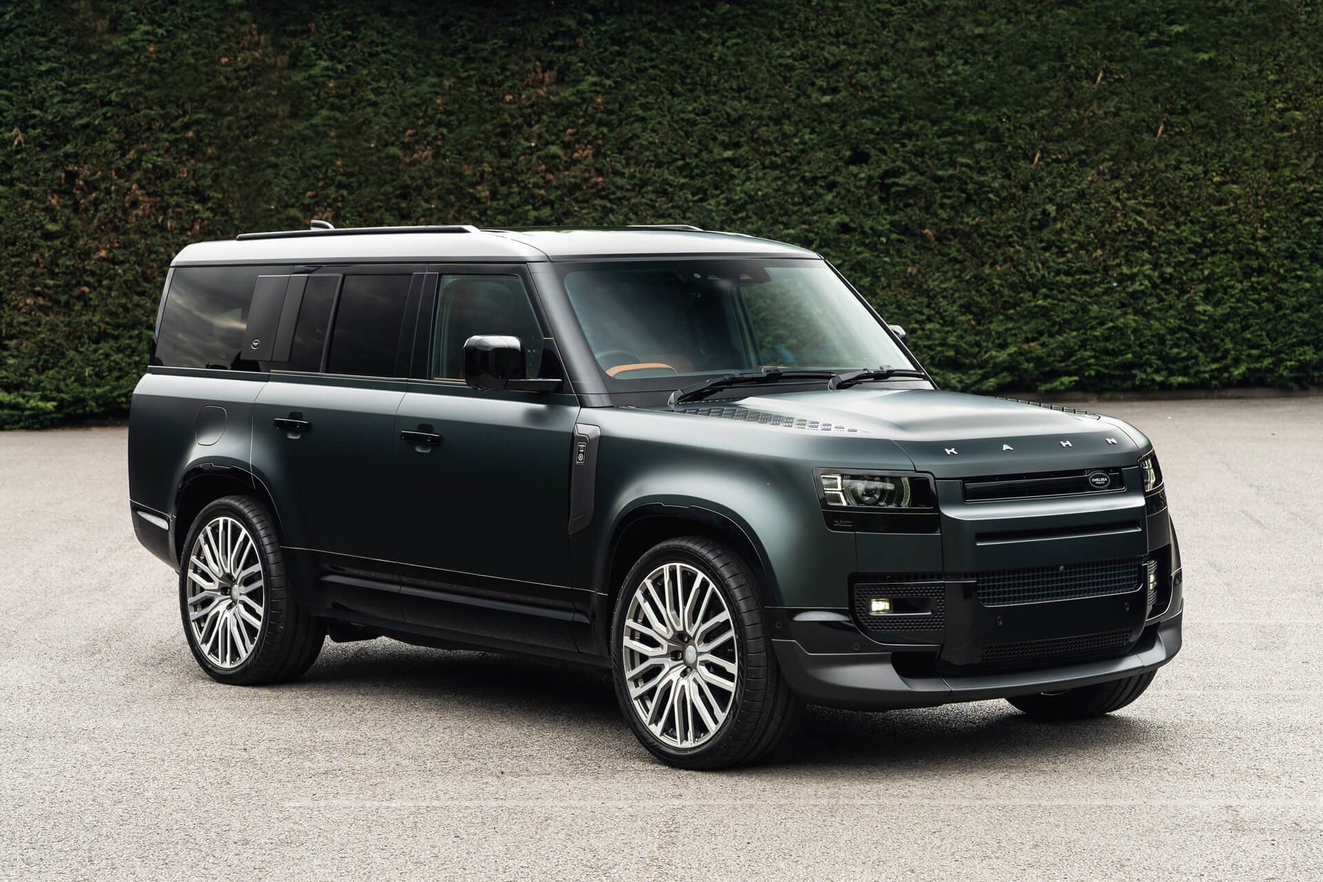 Land Rover Defender 130 P300 HSE (8 Seater) Gallery Image